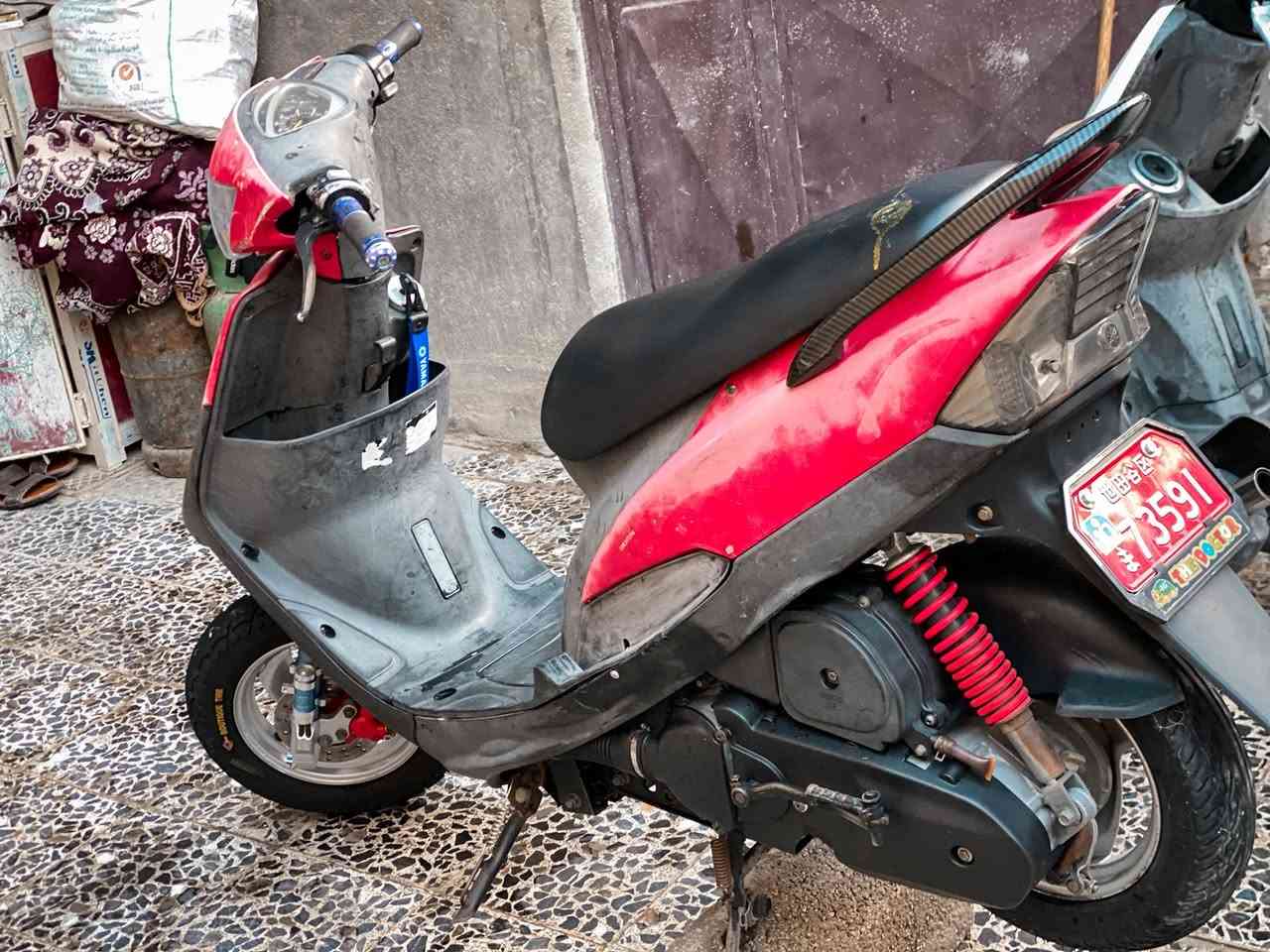 سلام عليكم ماكس عدله للبيع موديل 2005 مكينه 49 بلادي مامفتوحه خرسه الدراجه كلها بلاديه بيها شلعه ومعدل كلش قوي الدراجه ملحه ملاحها قوي كفر احمر جارد عليها تزويد كلجات fcs يدات سكليتر ازرك سبايدر كاربون فايبر دبلات ازرك مكان الدراجه كربلاء شارع الحولي قرب مستشفى الكفيل مكلف بنشر رقم صاحب الدراجه *********** سعرها مليون وبيها مجال قليل قابل للتفاوض كلها ختم واحد ويه المكينه صالنصه أف ام
