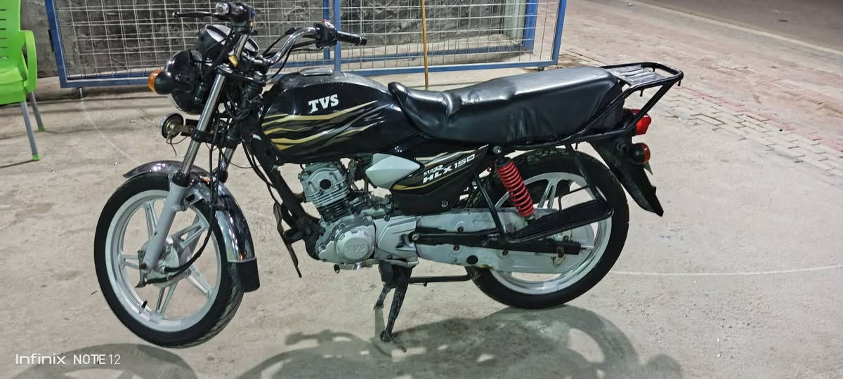 سلام عليكم بوكسر للبيع موديل 20 اوراق اصولي نضافه 100/100 السعر 800 المكان كربلاء الرقم ***********
