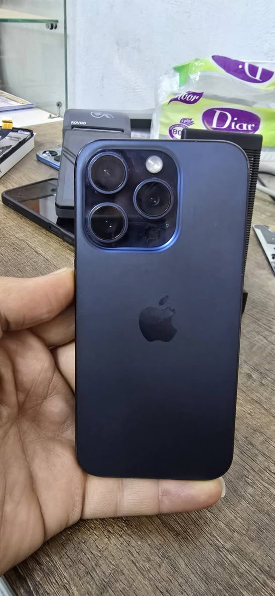iphone 15pro البطارية كما موضح في الصورة و عدد مرات الشحن 120 فريم ذاكرة 256 نظافة 90% 
السعر 850 بيه مجال بسيط
تواصل موجود ماسنجر او الرقم الاتي
***********

