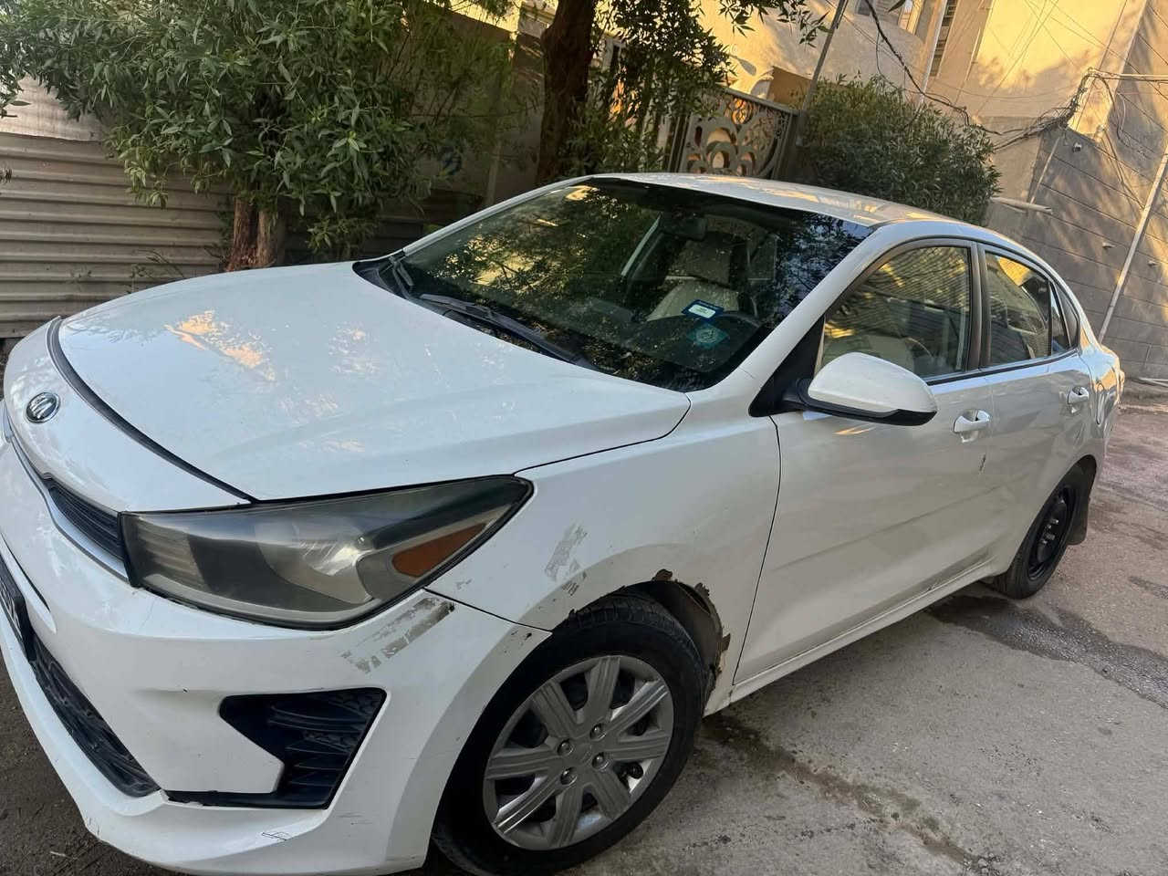 كيا ريو موديل 21  وارد امريكي   السياره ماشي 98 الف  ميل محرك 1600 بيها حاليا ضرر بالبوب ومنزل من سعرهه كلش والحادث مالتهه ايضا موجود بالصور رايدهه ب ٨٨ وبيها مجال بسيط للتواصل على الرقم
 ***********  موجود اتصال وموجود واتساب
