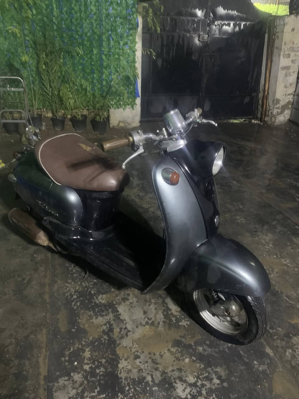 سلام عليكم 
كلاسك كامله مكمله فحل 
يرادلها شويه تنظيف كابريتر بس شغاله شلعه معدل 
ب٢٧٥ وبيها شي قليل مكاني الشعب ***********
