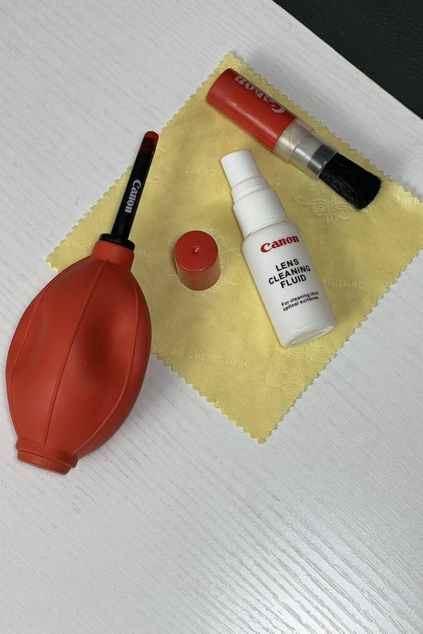 كامرة نيكون d5300 بحالة كلش زينة والحساس نظيف مية بالمية هو والعدسة والشاشة

والكامرة غنية عن التعريف ٢٤ ميكا بكسل وشاشة قلاب وفوكس ٣٩ نقطة

وياها :
جنطتها
حزام مالتها وياها حزام اضافي عملي اكثر
بطاريتها وياها بطارية اضافية
جهاز قراءة sd card للاندرويد وللايفون
ادوات تنظيف العدسات والمستشعر
القبقات مالتها كاملة وياها
وياها القبق مال المنظار ولزكة للشاشة حماية من الخدوش
شاحنة وياها للبطارية
و اكيد وياها sd card حجم ٣٢ كيكا

كل هذا بسعر ٣٧٥ ومستعجل ع البيع

***********
