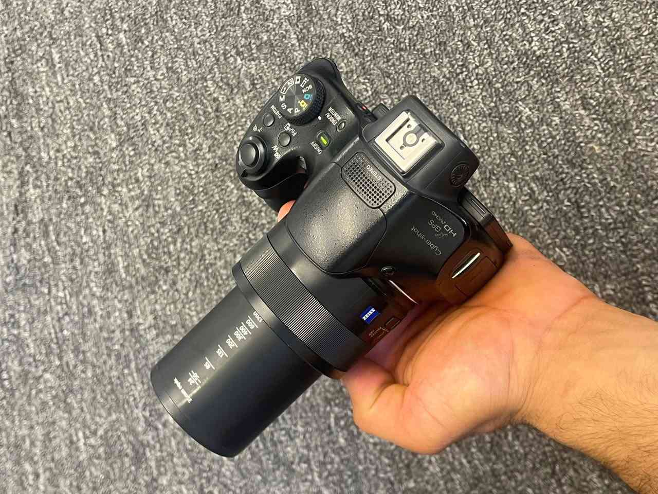 للبيع 
SONY DSC-HX400V
بحالة ممتازة
ستعمال شخصي
السعر 275
الكامرة معروفه بالدقة و مواصفات الزوم 
موجود توصيل

***********

