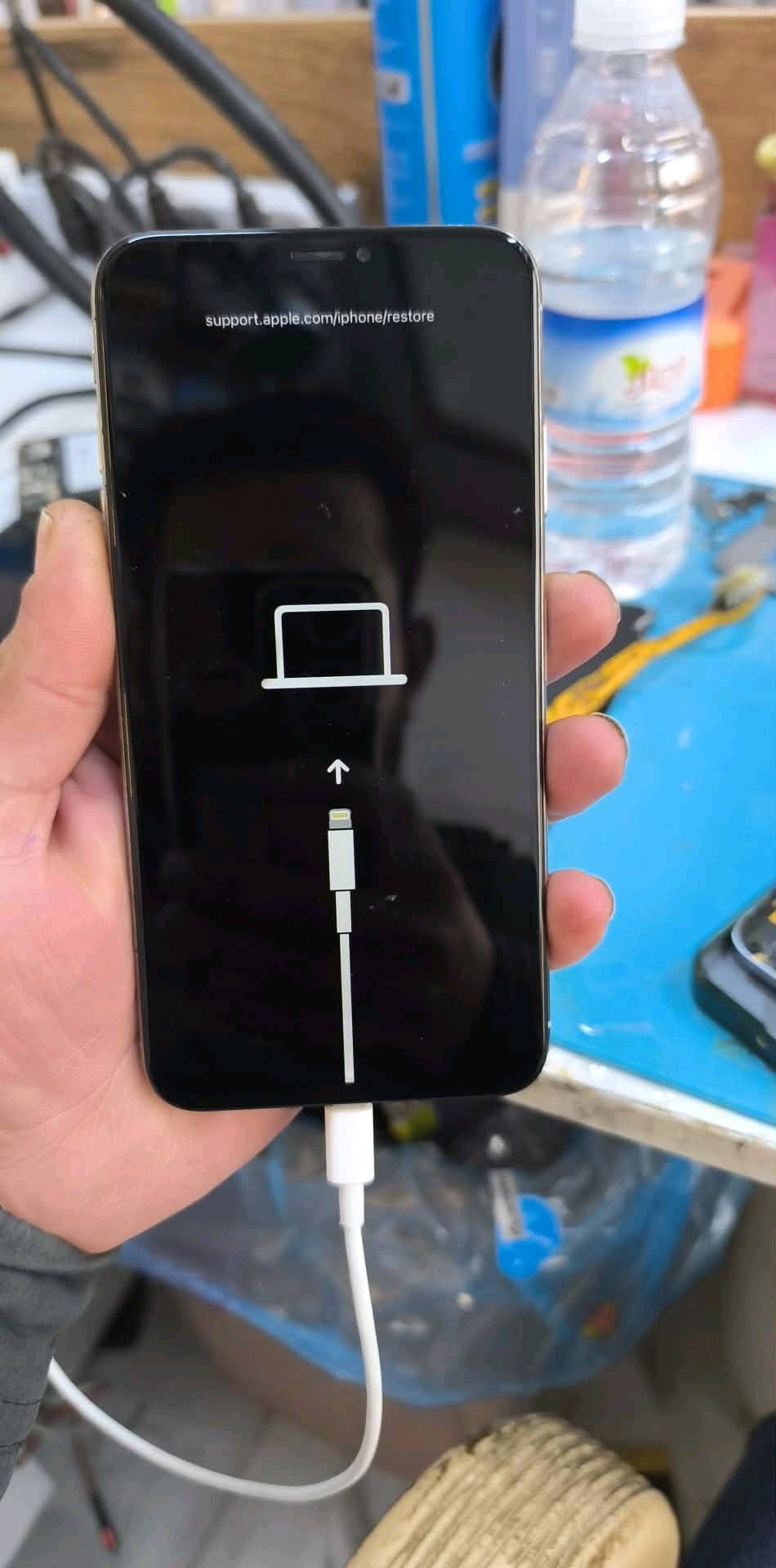 ايفون اكس ماكس البيع بطارية 100 مبدله ذاكرتة 256 وكع مني وطلعتلي هيج بل شاشه ماعرف شنو عطله ابيعة على وضعيتة