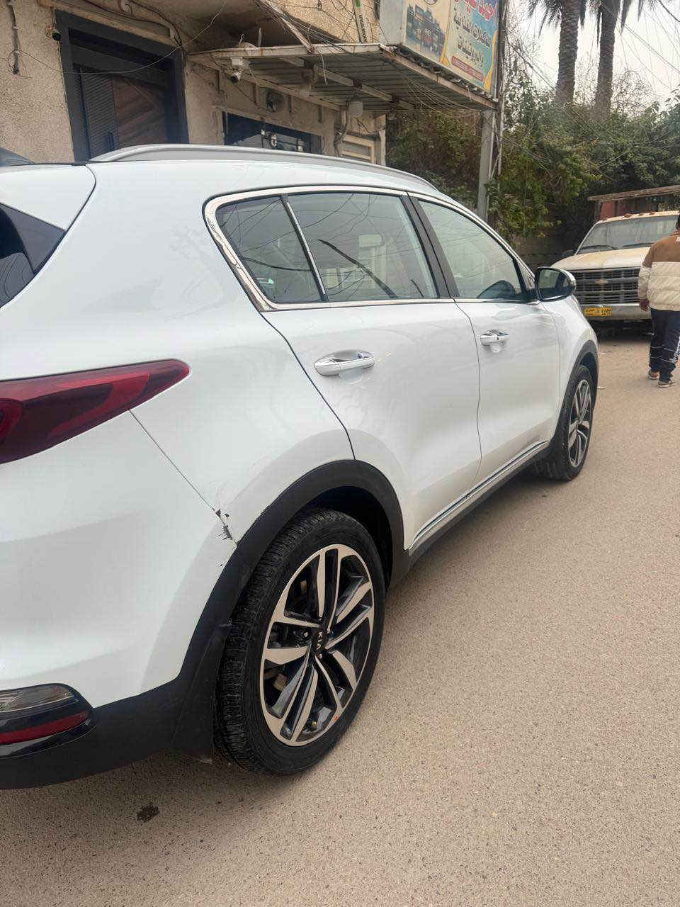 السلام عليكم
كيا سبورتج 2020 خليجي فول رقم بغداد 
مواصفات جيتي لاين فول (بصمه بانوراما شاشه جبيره كراسي كهرباء صندوق كهرباء هنديريك بصمه حساس امامي خلفي داخل قرميدي فول تحكم ستيرن اشاير مري مري كهرباء اوتو هولد سواي بار درايف مود 3 انظمه قايده تبريد قطعتين لون ابيض وبعد هواي مواصفات) السياره مكفوله من صبغ عده بارد ب جاملغ والباب الخلفي فقط وباقي سياره مكفول وين متريد افحص سياره جديده مال بيت والسياره باسمي وتحويل ثاني يوم مكان السياره المنصور 
السعر 190ورقه بيهه مجال بسيط مكان السياره بغداد المنصور
للاستفسار *********** قاسم بغداد, العراق
