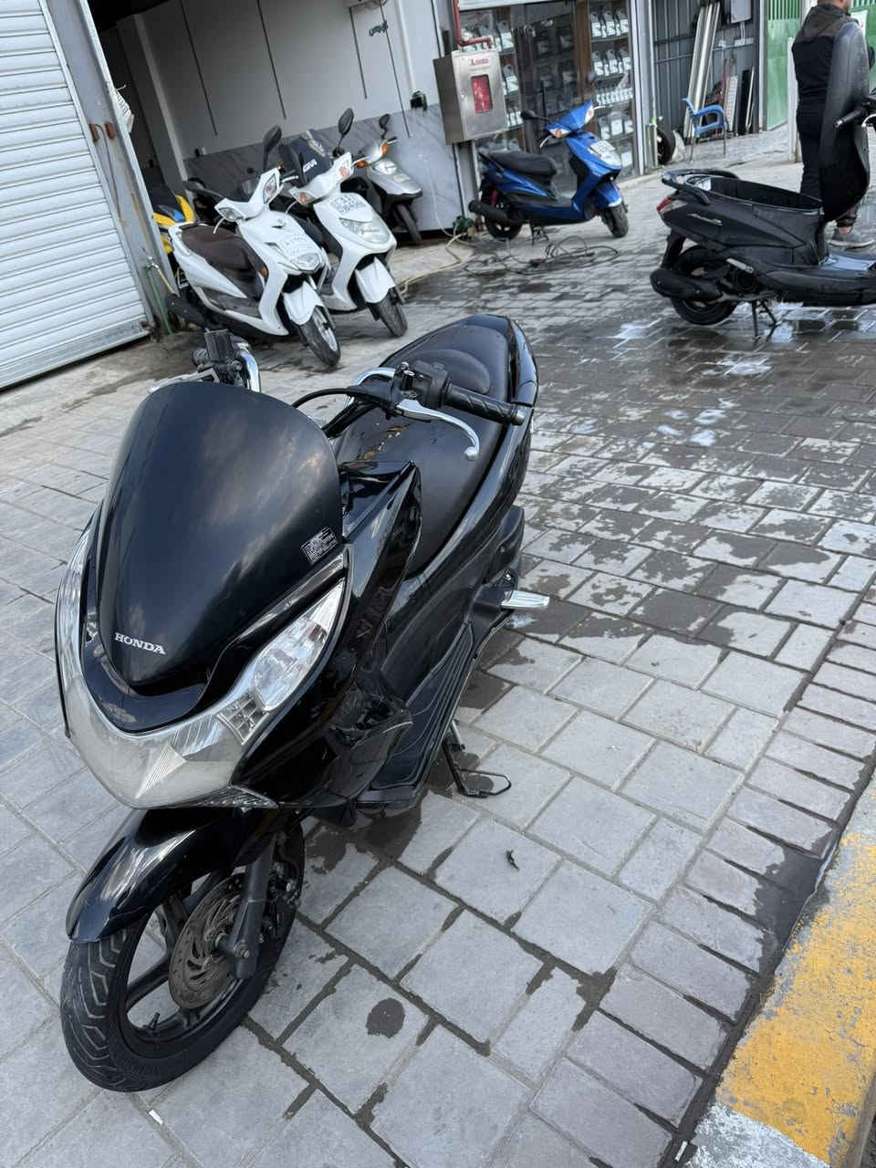 معرض الواثق لتجارة الدراجات النارية 

الجيل الاول مستخدمة بيها نواقص 

للبيع السعر مليون و 50 الف 
للاستفسار اتصل وتدلل 
***********
***********
