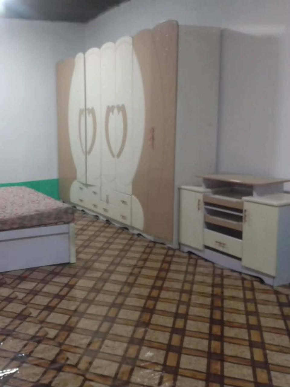 لللبيع ٧ قطع غرفه نوم تركي سعر ٣٢٥ وبيه مجال ع خاص
كرمه 
*********** للاستفسار
