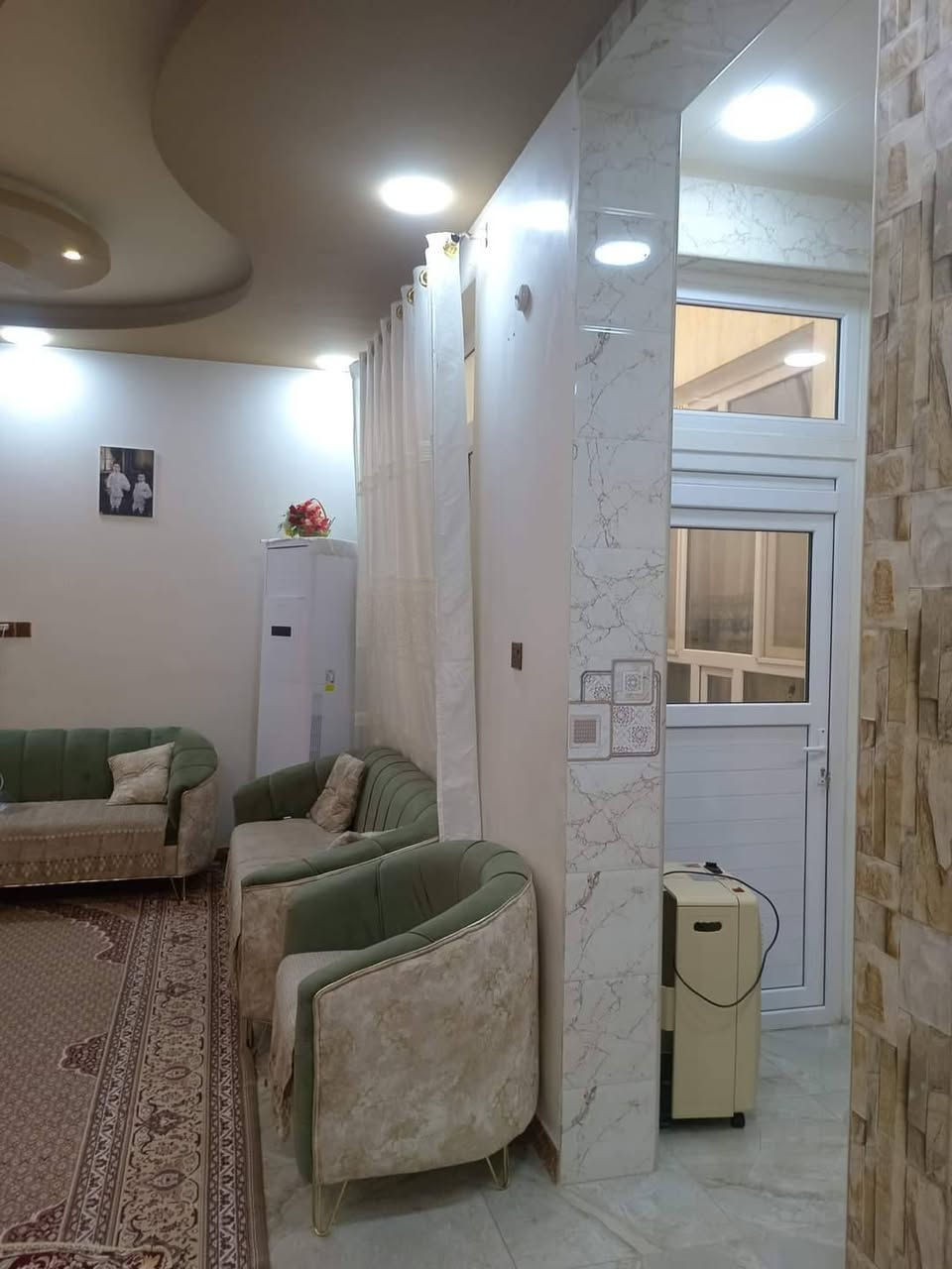 السلام عليكم 
عرض اليوم للبيع ميتعوض
بيت مساحة 200m في حي الوفاء 
التفاصيل مثل مموضح بالصورة 
وباقي عليه طلب للمصرف العقاري يعني التسديد اسهل من السهل 
مع فرصة للمراوس في بيت في مجمع الأميرات حصراً
للتفاصيل اكثر التواصل ع الرقم التالي ***********
