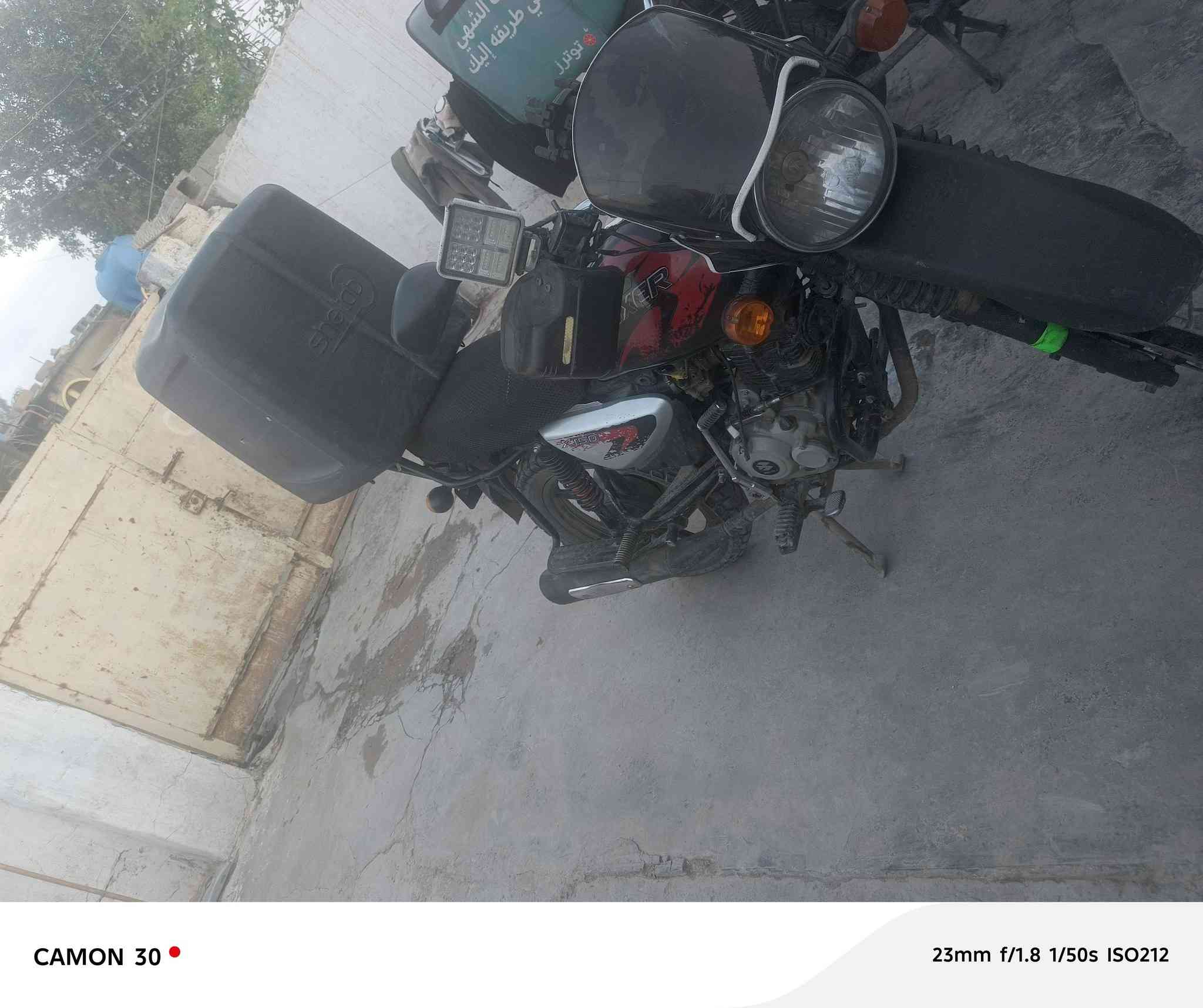 سلام عليكم بوكسر للبيع لون اسود دراجة جاهزة كلشي مابيهة  رقم او سنوية بغداد انكلزي مكاني بغداد السعر ٢ او ٣٠٠ بيهة مجال رقم *********** بي واتساب مديل ٢٣
