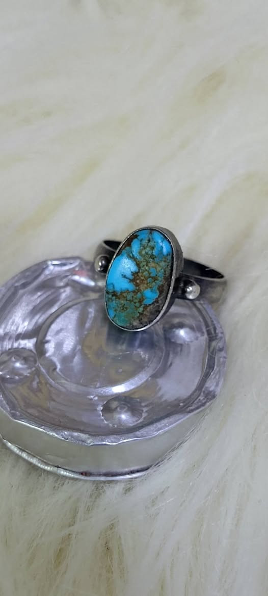 خاتم  نسائي فضه بحجر رضوي قديم جدا 
المكان البصرة رقم الهاتف ***********
