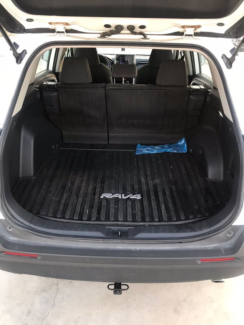 السلام عليكم ورحمة الله وبركاته
للبيع – تويوتا راف فور RAV4 LE هايبرد

وارد أمريكا | موديل 2024**

• الفئة: LE

• المحرك: هايبرد 2.5L اقتصادي جداً

• الدفع: AWD دفع رباعي

• العداد: 13,000 ميل فقط

مواصفات فئة LE (وارد أمريكي):

 • تحكم استيرن  (تحكم بقيادة + صوت + أوامر)

 • شاشة وسطية مع بلوتوث و Android Auto / Apple CarPlay

 • كاميرا خلفية دوارة 

 • إضاءة LED أمامية

 • مثبت سرعة (Cruise Control)

 • فرامل ABS + مانع انزلاق

 • نظام أمان Toyota Safety Sense يشمل:

• تنبيه ما قبل الاصطدام

• التعرف على لوحات المرور

 • مكيف أوتوماتيك

 • منافذ USB + pd

 • مقاعد قماش

 • وضعيات قيادة متعددة

 • اقتصاد عالي بالبنزين ( هايبرد ) 

الحادث ( 1- تبديل دعامية اصلي ام الحساس -2- تبديل مازده يسره -3- بارد باب سائق مسافة اصبع وعلى كد مسافة الجاملغ وبارد خفيف بالبنيد فوق المازده اقل من طول المازده 

رقم الشاصي (VIN):

4T3MWRFVXRU146907

السعر المطلوب: 24,000$

للاتصال أو واتساب:

***********
