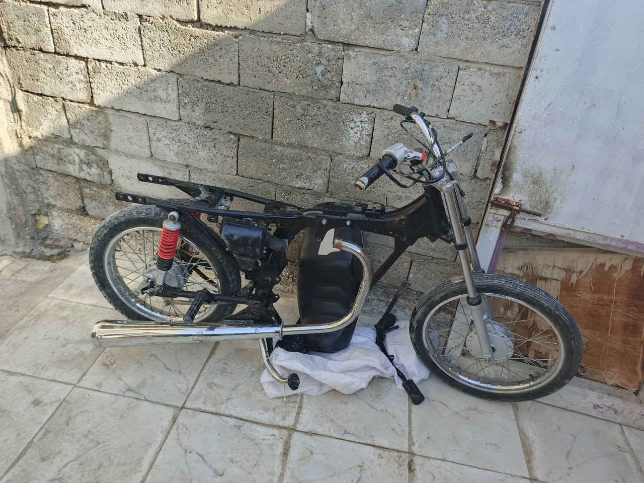 دراجة غراض كاملة عوزهة محرك وتانكي ولباقي كلة موجود كلك ب375 رقم ***********
