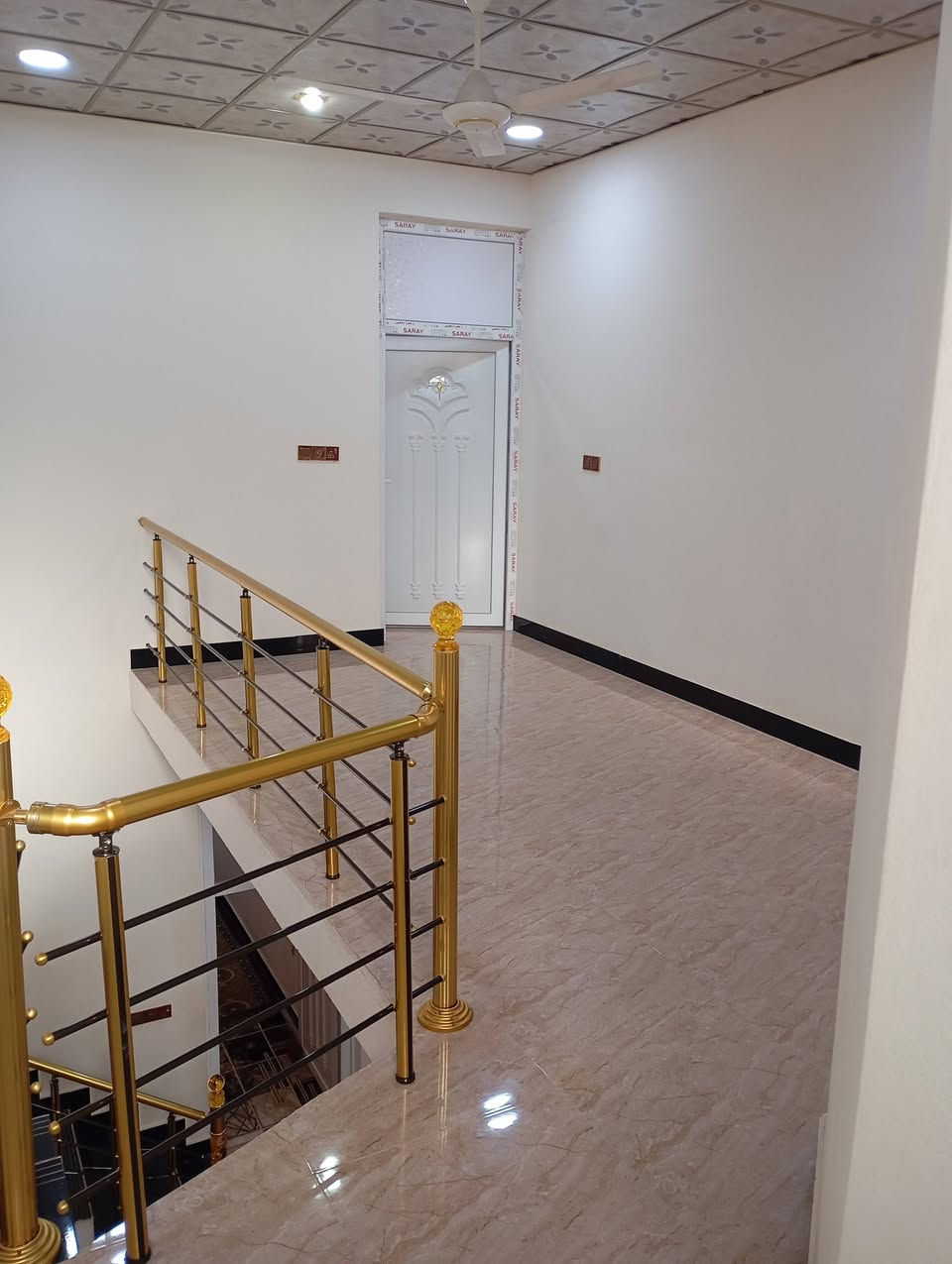 السلام عليكم ورحمه الله وبركاته بيت للبيع في بهرز منطقة برغه المساحه 100م طابقين كامل مكلف بالنشر رقم صاحب البيت ***********
