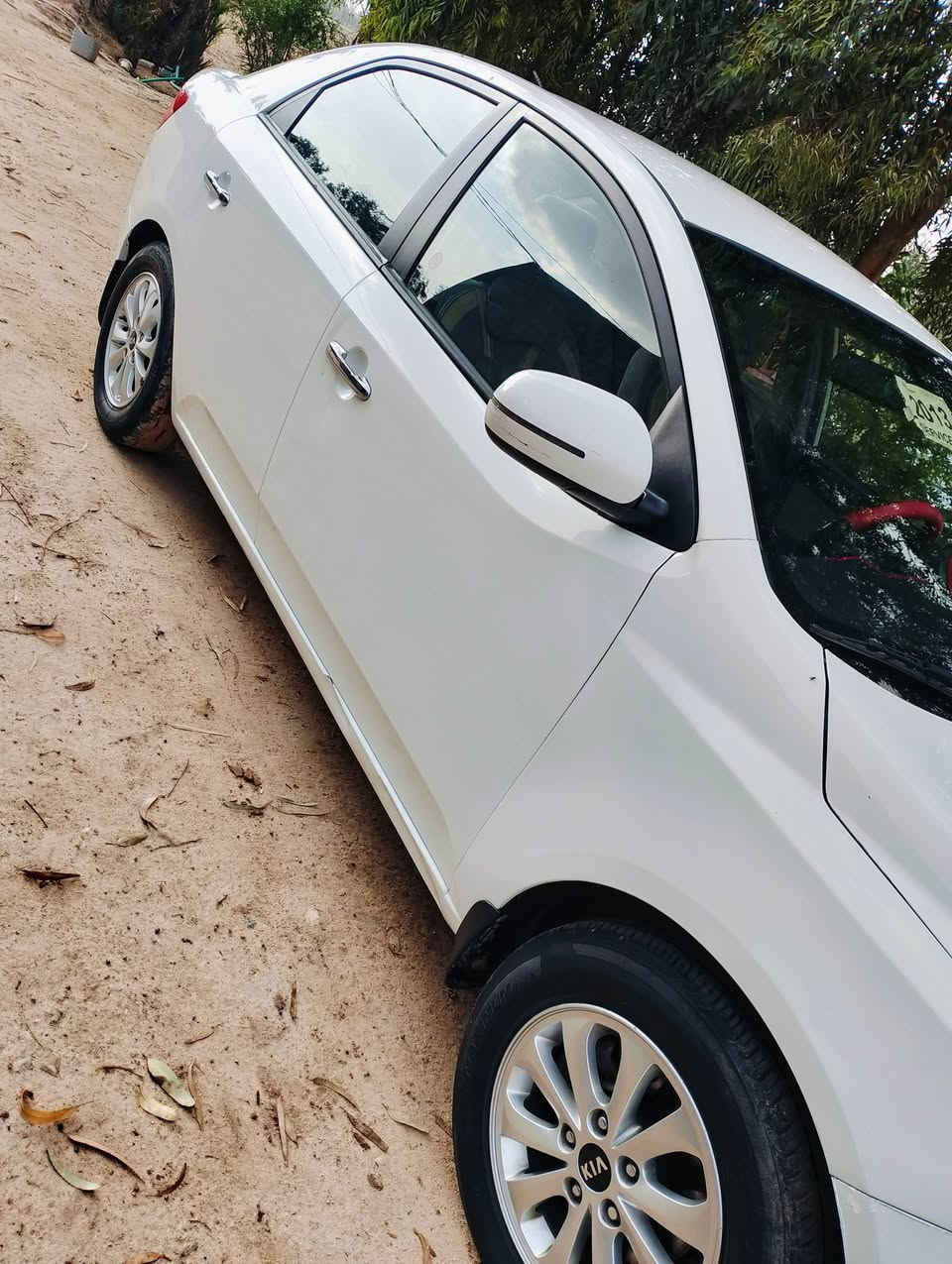 سلام عليكم للبيع سيراتو موديل 13 كفاله عامه من صبغ وتبديل وفتح بيه بارد قليل بل جاملغ الخلفي محرك 1600 مكفول  رقم اربيل سنويه مجدده ل30 مكان نجف اللاستفسار ***********
