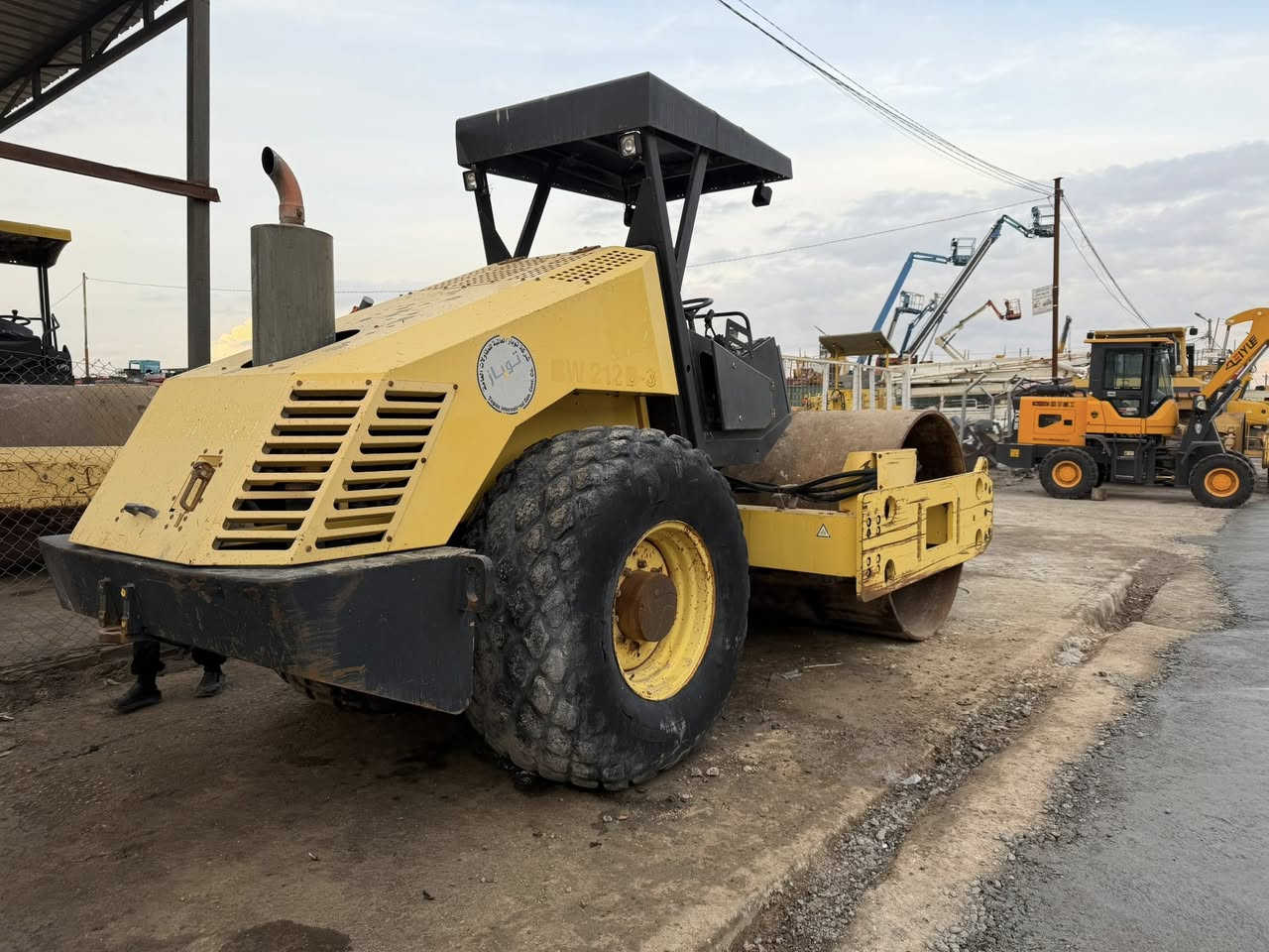 حاديلة BOMAG 
حجم ٢١٢ 
محرك ٦
رةقم كاتي 
دخول جديد 
مابي سبوخ 
رةقم واتساب *********** 
كورك ***********
