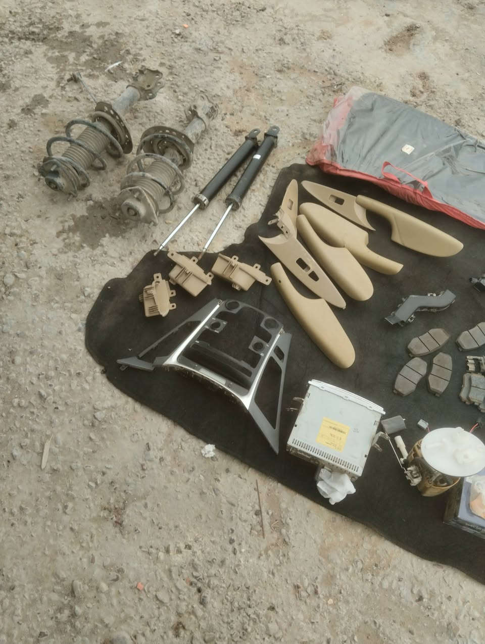 ا
السلام عليكم غراض سوناتا للبيع مستخدم وجديد السعر 125 وبيهن مجال مكان الحله شارع 100  ***********
