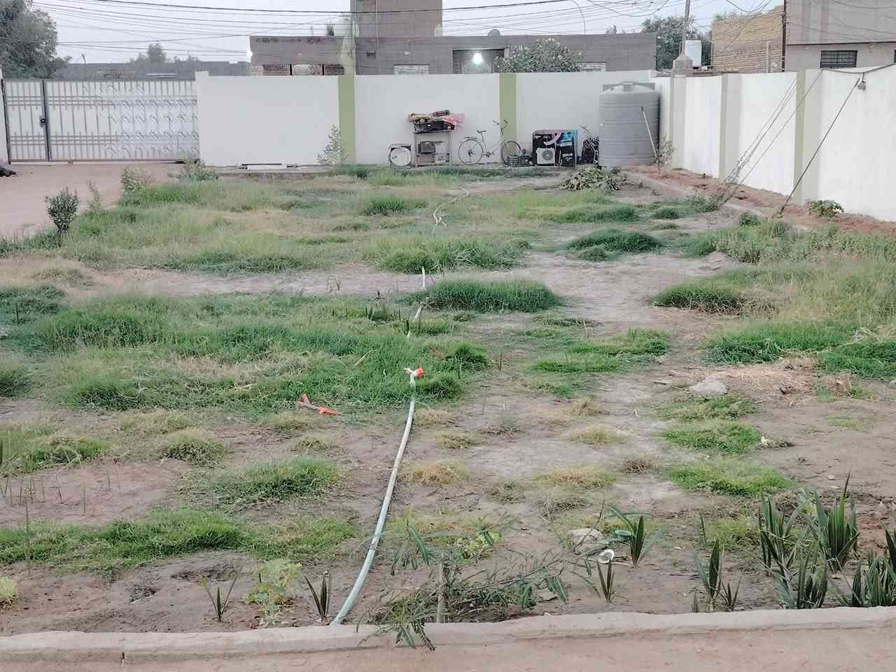 سلام عليكم🧿🧿🧿🧿
#دار #للبيع المساحه 1000متر

 البناء 300متر  واجه 17نزال6
🧿🧿🧿🧿🧿👇
🆕🆕 قريبه على شارع العام  تصلح

 دار سكن او حسينيه وتبليط لباب البيت كافة الخدمات

🏠🏠🏠🏠 متوفره كهرباء ماء مولد خط ذهبي مدارس سوق يتكون من

🌏🌏🌏🌏🌏🌏🌏🌏
4غرف نوم سويت  4x6
صاله12x5
ومطبخ حار وبار 7x6
استقبال12x5
🤚👍👍
مجموعه صحيات داخليه
مجموعه صحيات خارجيه

مساحه خلف البيت

🌄🌄🌄🌄🌄
وحديقه اماميه وكراج بناء ممتاز درجه اولئ طابوك نهروان صب كونكريت مركزي الاساس والسقف اقرار محكمه مباشر

🛤️🛤️🛤️🛤️🛤️🛤️ المكان النجف الاشرف شارع كربلاء نجف عامود151
#بلاش 
مشمول بطابو قرار 25 طابو زراعي مع اقرار وتنازل بل محكمه

🌏🌏🌏🌏🌏🌏🌏🌏🌏
الاستفسار #*********** 
   #***********
