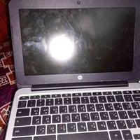 لابتوب للبيع hpنضيف مستخدم قليل كلشي مابي السعر  75 وبي مجال