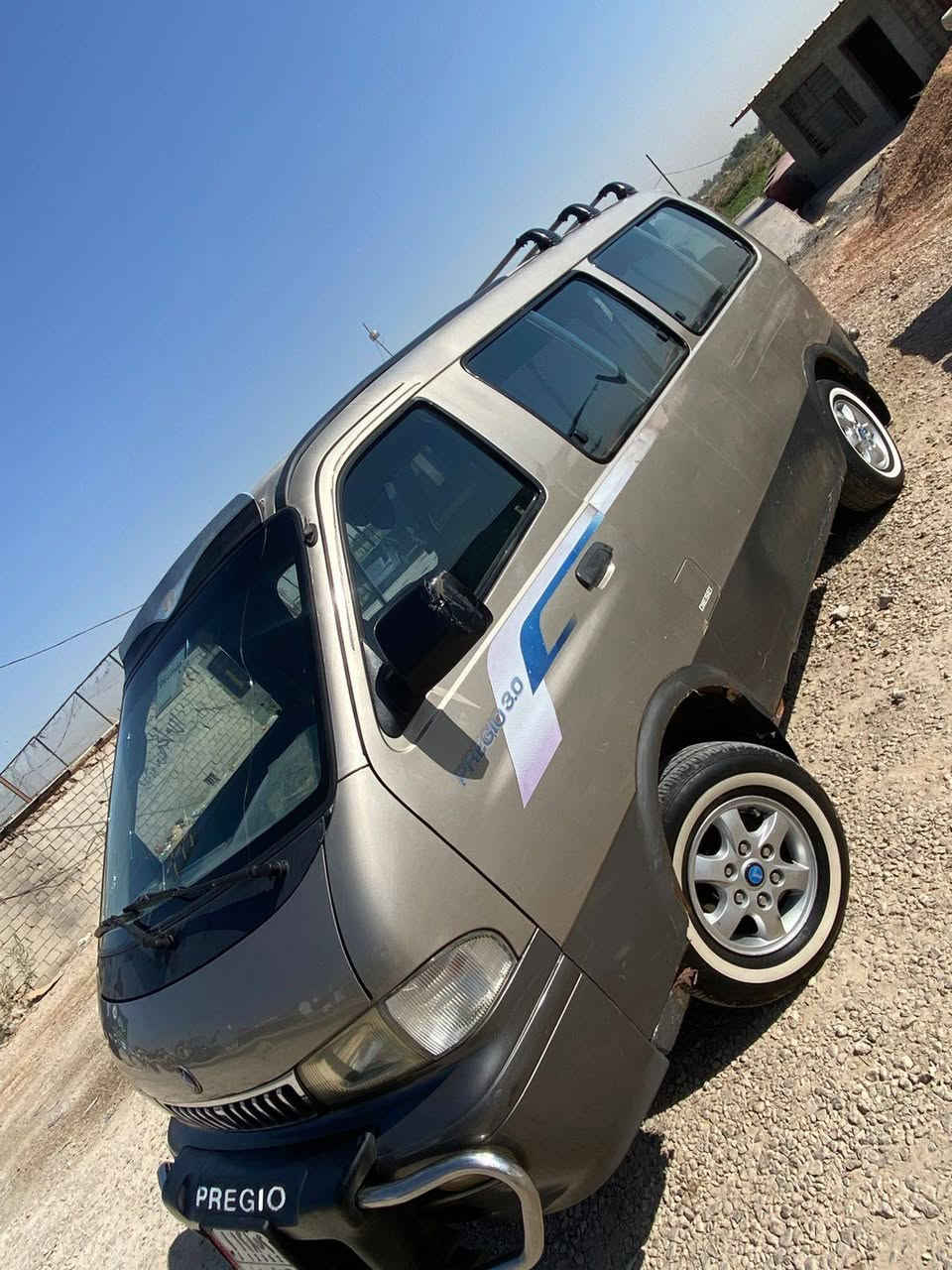 سلام عليكم للبيع بريجو موديل ٢٠٠١ سياحيه بسمي مصفره هيه ومرور مكفوله كفاله عامه كير ومكينه وكسن وحداديه وتخم تاير جاهزه من كلشي مكان سياره نجف عباسية ملاحظه مكلف بل نشر العكل مو ويه سياره  ***********

