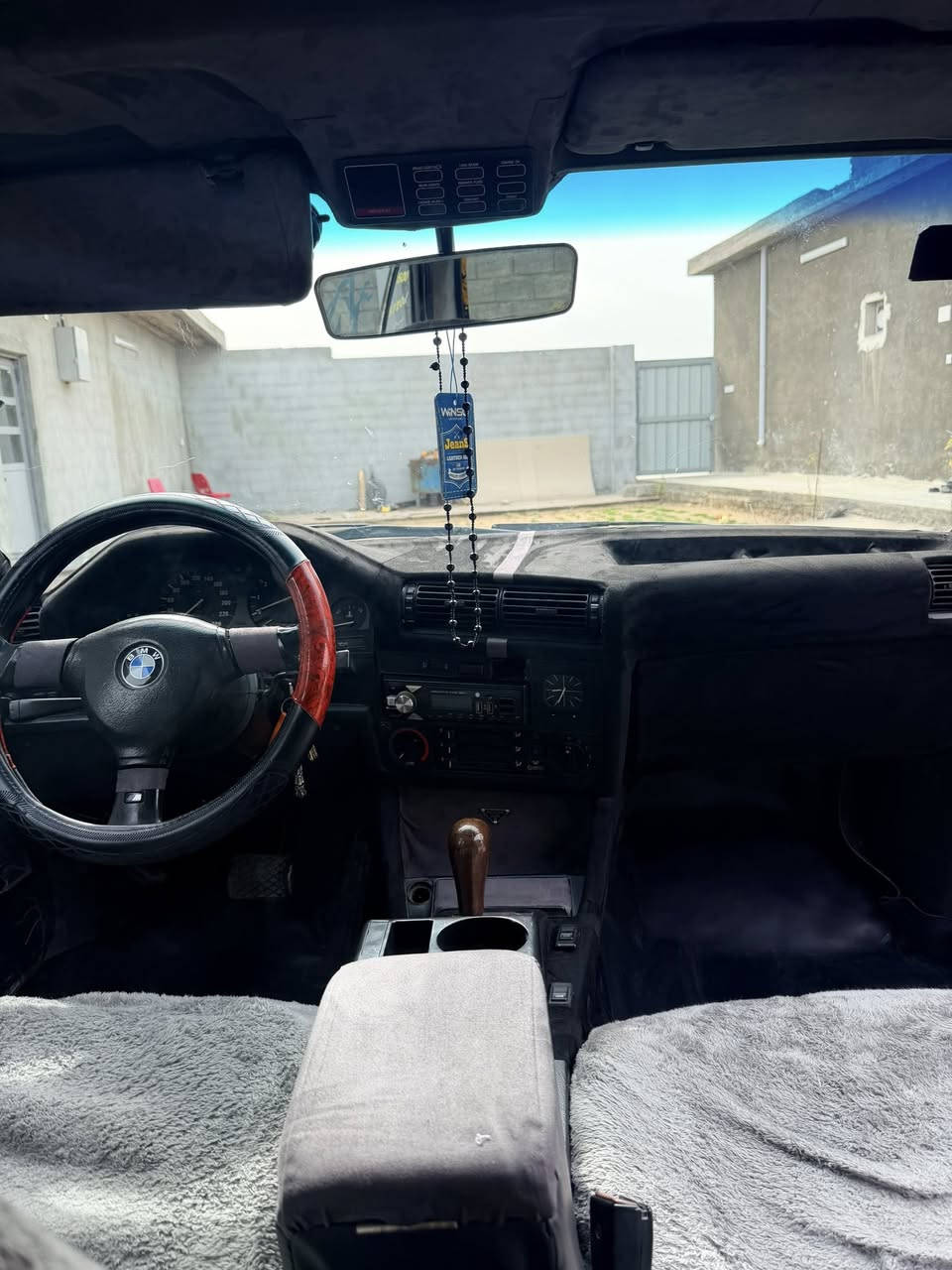 325i kit m3
بي ام دبليو زعره 
مكينه ٢٥ مفتوح 
عليها گير zf ٤ نمر جديد مشدود عالسيارة 
مشدود عليها اكسل نمره طويله 
غرفتهة مرتبه مابيهة نقوصات فقط تنته يحتاجلهة ترتيب 
وبيهة نقص طوافه بنزين 
السعر المطلوب ٥٥ وبي مجال حك نقوصات السياره واني حاضر ❤️
السياره مشروع وطني باسمي


**إذا كنت صاحب هذا الإعلان وتريد حذفه لأي سبب، رجاءا أرسل رسالة إلى الدعم الفني**