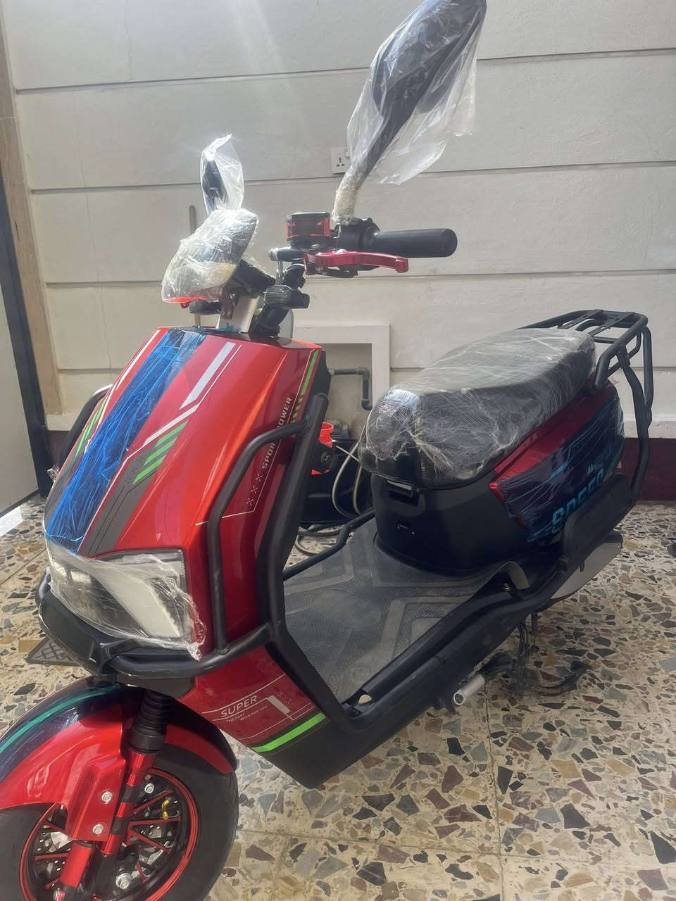 السلام عليكم ماطور شحن للبيع موديل 25 ماطور لعده جديد مدرع بل كامل نوع اخوين اربع سرع سرعته 99 نضام بك رجوع الى خلف دبل اشاره اشاير تثبيت سرعه كله كامل مكمل 6 بطاريات كبار شرط تفحص يلا تاخذه وين متريد افحص سعره 550 بي مجال عنوان رمادي تأميم اتاصل على رقم ***********
