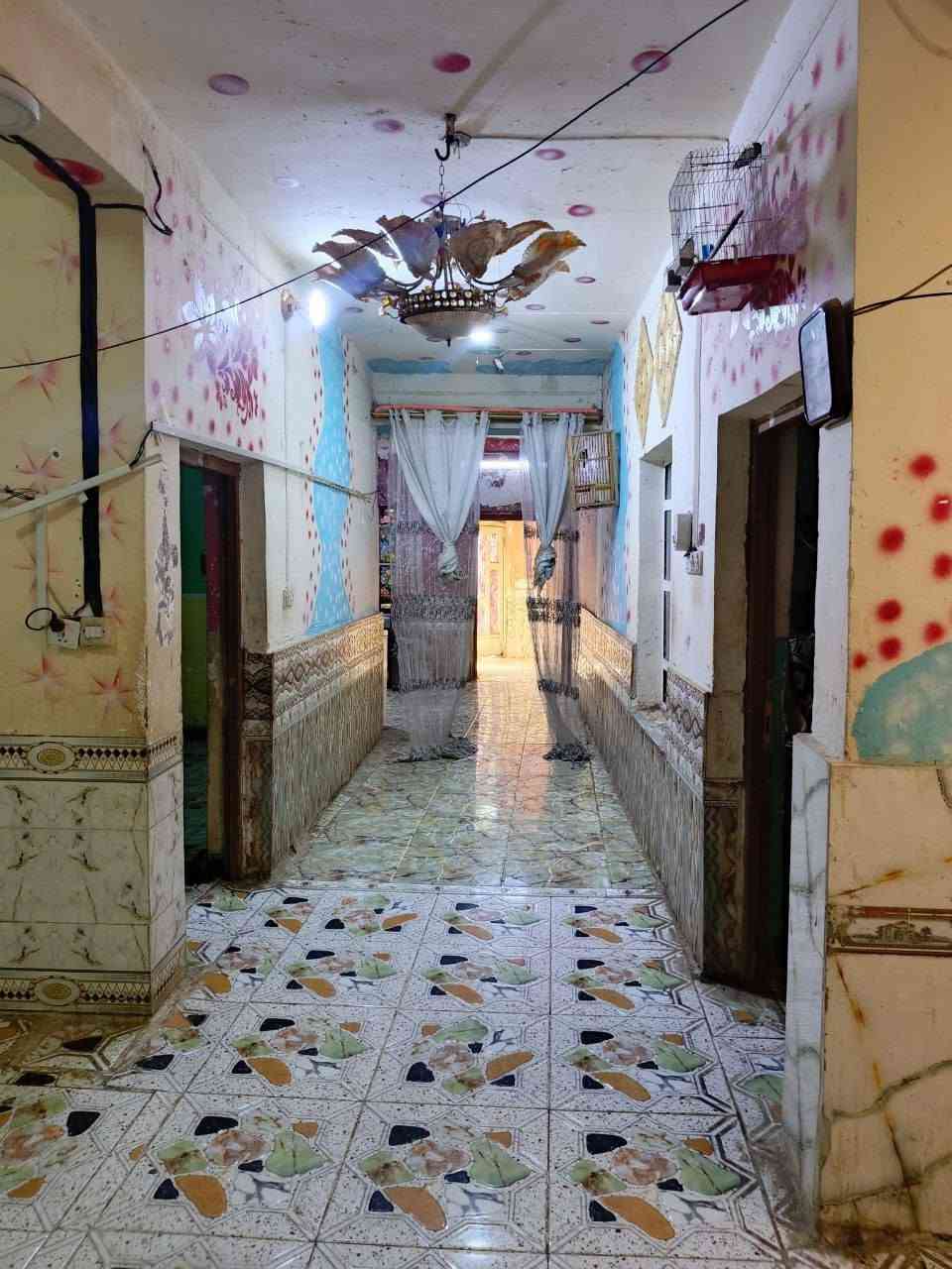 سلام عليكم بيت طابو صرف 260 عكاده مرتب يحتوي على ٤غرف نوم
ومطبخ وصحيات وصاله وديوانيه مساحتها ٧×٤ واجهياا ١٠

مطبخ جبير حمام داخلي كلش طارمه وحديقه حلوه البيت قريب علي تبليط من الجها اليمنا ١٢٠متر من اليسرى ٧٠متر مدارس قريبه ماء وكهرباء كلش زينه خدمات فول رقم أبو البيت السعر 75/ *********** للاستفسار
