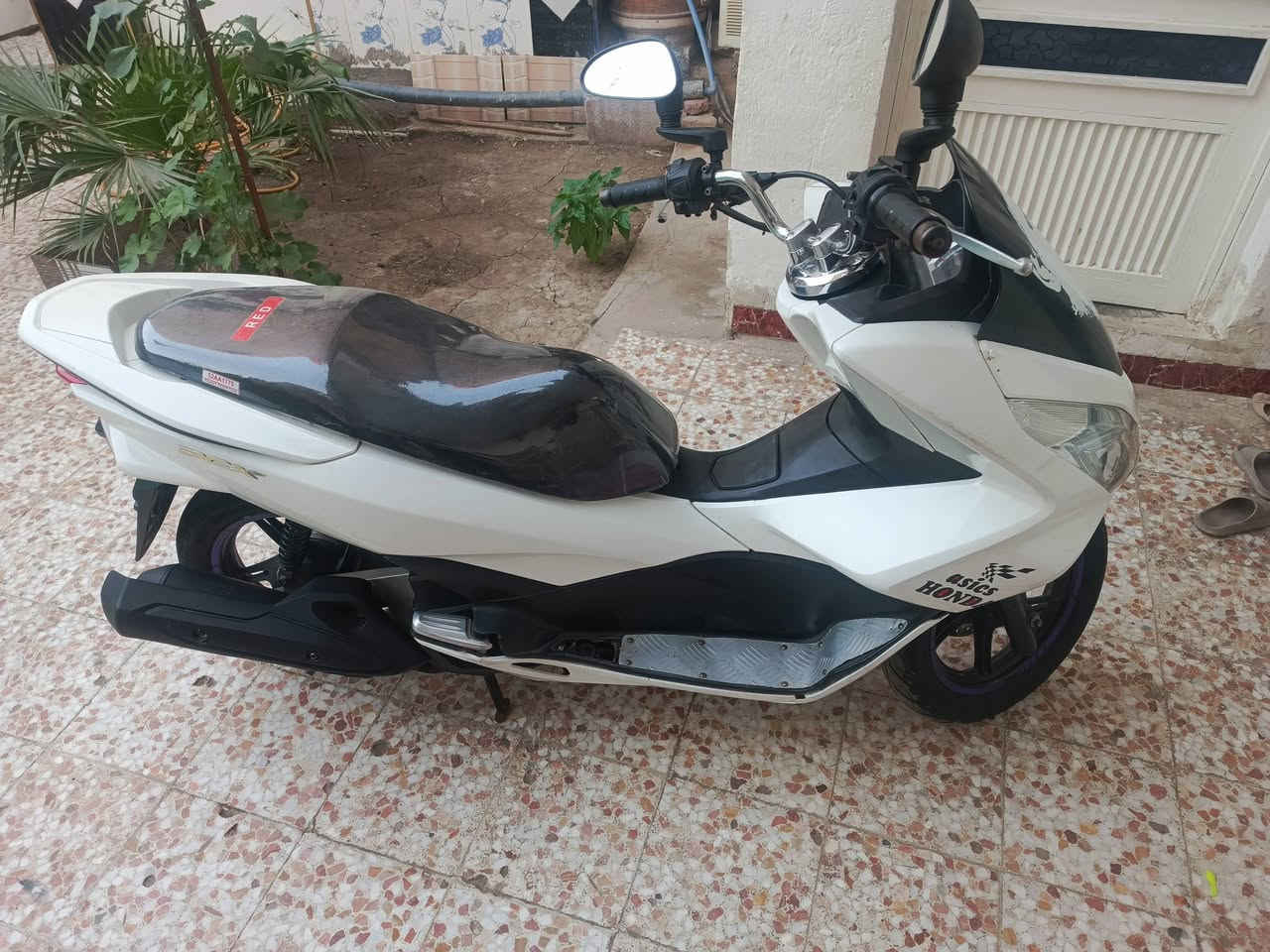 للبيع دراجه PCX الجيل الثاني ياباني اصلي jf بلادي حساسات ستان كهربائي نظام ايكو A حساس ازدحام إطفاء ذاتي مابيه اي نقص كلشي شغال السعر مليون و600 الف وبيه مجال للشراي مكاني المجر ***********
