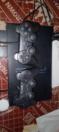 سوني 2 شغال نظيف اي شيء ما بيه كامل للبيع السعر 45 التواصل واتساب 0777...