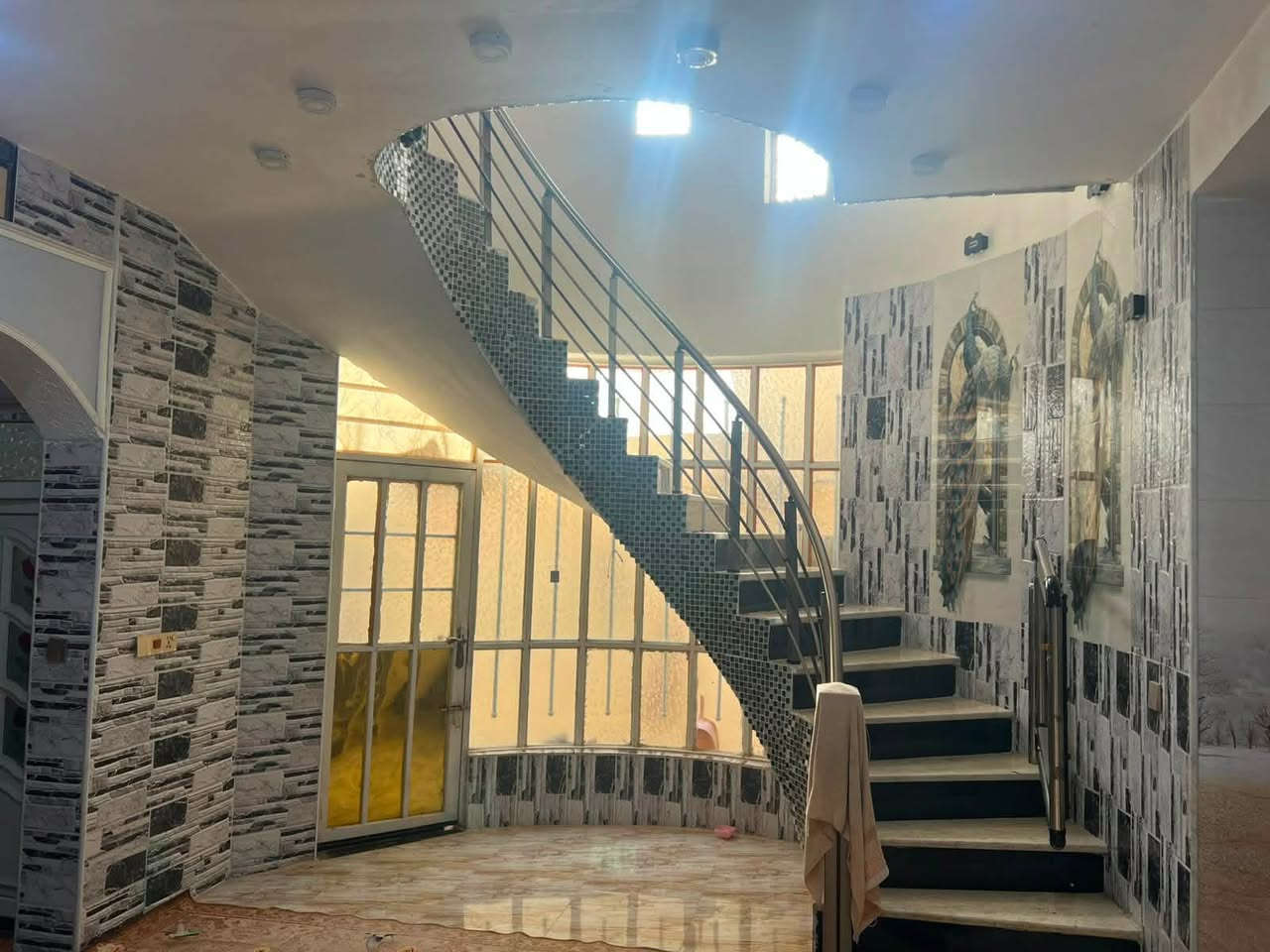 بيت للبيع 200 متر بناء حديث دبل فاليون نزلت كاله بحي الحكيم الاتصال ***********
