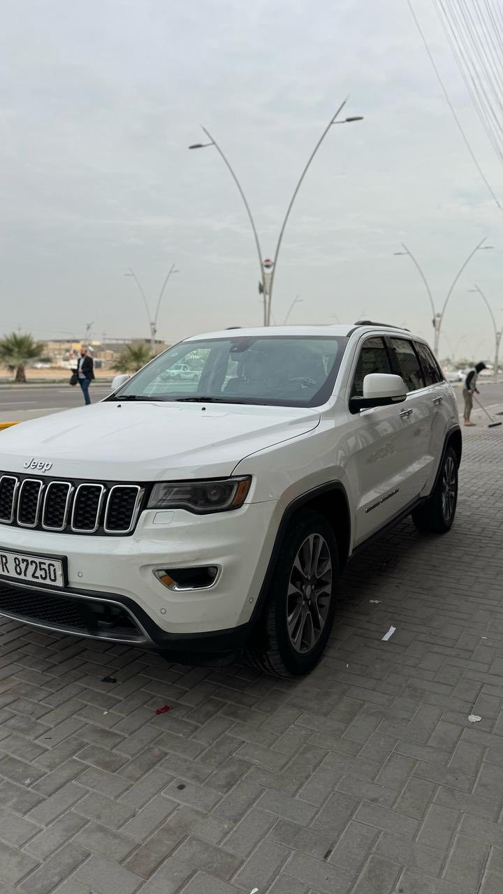 السلام عليكم جيب كراند شيروكي grand cheeokee  موديل 2018 خليجي سياره مكفوله كفاله عامه ما عده بارد بسيط جدا والباقي كله كفاله عامه مواصفات الثلاثه شاشات سيارة ماشيه 144
رقم 📞***********
معروفه المواصفات لمتد
محرك 3600
بعد مواصفات سياره واحد على واحد فول فول فول سياره رقم بصرة الرقم الجديد هزة وسنوية جديدة كله جديد بسمي تحويل مباشر  مابي دينار مصرف احله من صور مكان سياره البصرة
سيارة عليه تعديل مصروف عليه كلش هواي 
كار بلي الأصلي شادله
داش كام تصوير امامي خلفي تسجيل كامرة للسيارة. فايبر كاربون اسود بلاك لماع لليدات والمرايه الجانبية. كذالك الشباك الامامي فايبر كاربون بلاك اسود.  لحية اماميه واجنحه خلفية. مع دوسات جانبيه عند النزول. فجوج لون احمر حراري
  شراي يخابر ***********
