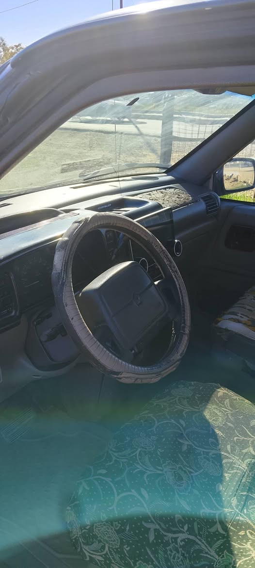 سلام عليكم دودج كرايسلر موديل 94بغداد مكينه وكير وحدادية خير من الله سياره حلوه  وجازه للبيع السعر 45بيه مجال المكان بابل المحاويل ***********
