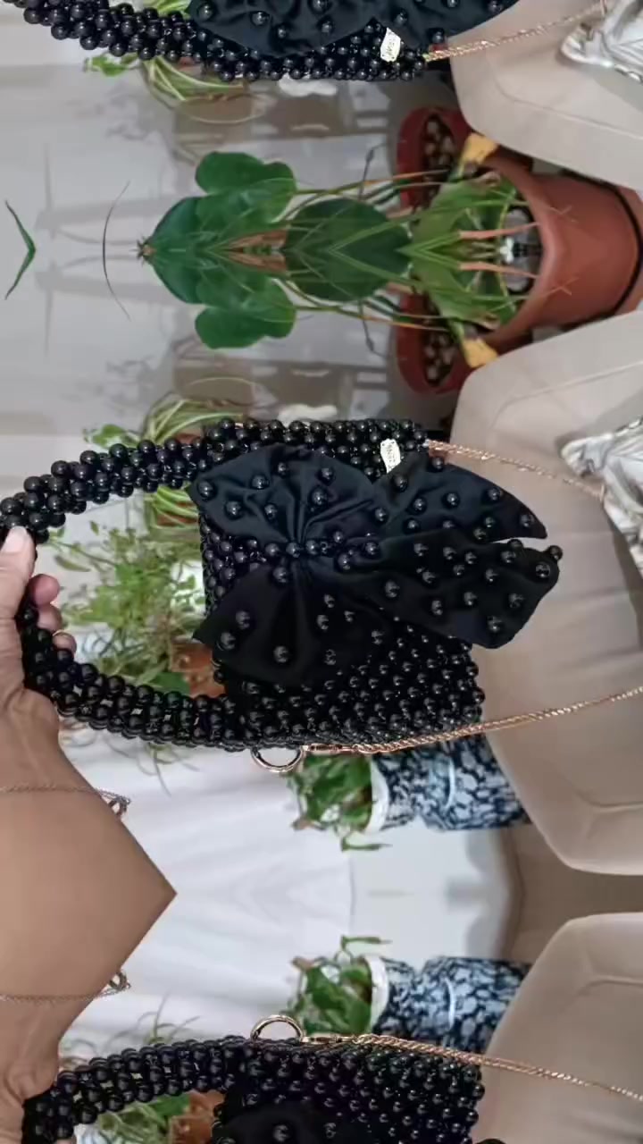 شنطة سوداء أنيقة 🤍🖤
تفاصيل لولو لامعة + فيونكة شيك ✨
اختيارك الأمثل لكل طلّة راقية… لأن الفخامة في التفاصيل 👜🖤
#هاند_ميد
#شنط_حريمي
#شنطة_سوداء
#شنط_سهرة
#شنط_شيك
لولو
اكسسوارات
ستايل_راقي
تفاصيل_تفرق
handmade


**إذا كنت صاحب هذا الإعلان وتريد حذفه لأي سبب، رجاءا أرسل رسالة إلى الدعم الفني**