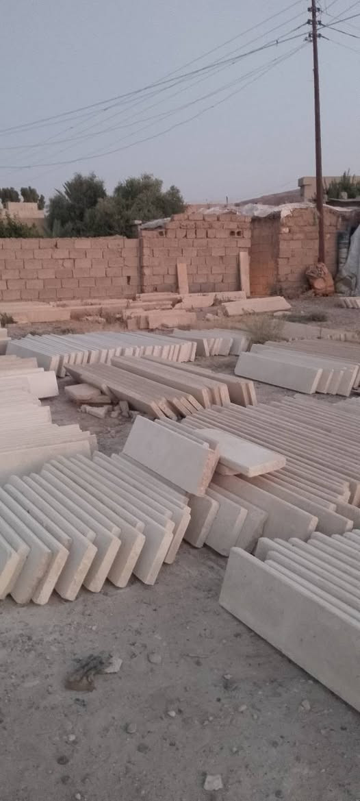 السلام عليكم 
يوجد  لدينا حجر حلان انواع 
السعر 1500/2500/2750
المكان قرية شاطي الجدر 
رقم الهاتف ***********
