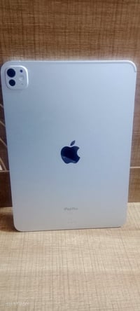 سلام عليك ايباد M4جديد معنه الكلمه استخدام شهرين اذاكره 256 مراوس بايف...