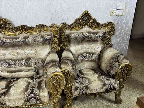 للبيع تخم ونص  ملكي 15 مقعد مستعمل قليل السعر 900 مع المجال القليل ***********
