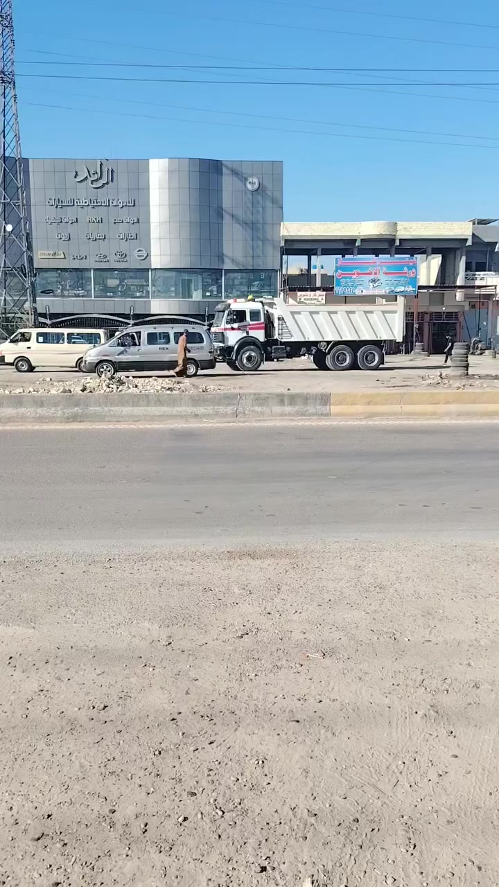 1100 متر الف ومائة متر طابو صرف منطقة سكنيه خدمات جامع مولده تبعد عنها 10 أمتار تبعد عن الشارع العام التجاري 100 متر تريها استثمار تريدها سكن المنطقة ابو منيصير خلف التجاري ومحلات قصابه حجي جابر الجنابي *********** واتساب أو اتصال
