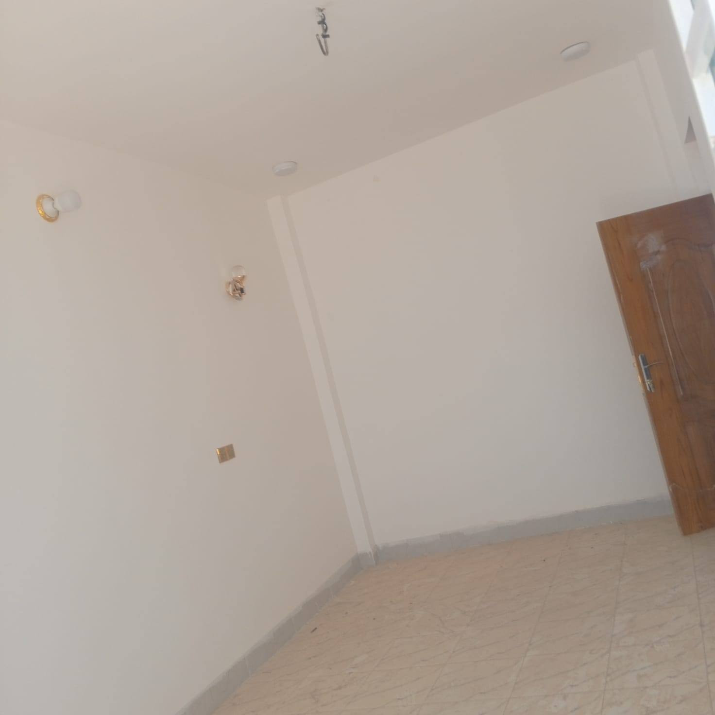 بسم الله الرحمن الرحمن الرحيم بيت للبيع المساحه 50 متر مربع بناء درجه اولى طابو زراعي سند 25 مرقم من قبل البلديه مشمول بلتطويب #خط_اول  السعر 20مع المجال يحتوي على غرفه +صاله+مطبخ+ بناء طابوك جمهوري اساس وسقف صب كونكريت بناء درجه اولى متوفر جميع الخدمات ماء كهرباء تبليط للاستفسار ***********
