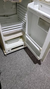 ثلاجة كونكورد • ١٨ قدم • حالة جيدة