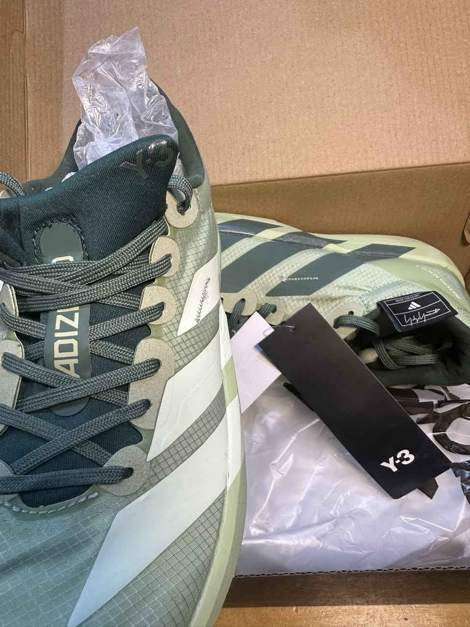 Y3 adidas 
قطعة تحفة خطوط صفحة عن صفحة تختلف 
قياس موجود بالصور وكل القطعة تفاصيلها بصور


**إذا كنت صاحب هذا الإعلان وتريد حذفه لأي سبب، رجاءا أرسل رسالة إلى الدعم الفني**