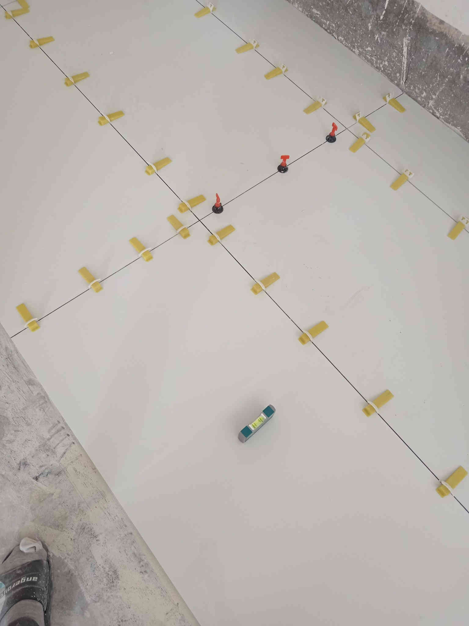 السلام عليكم
نعمل نجتهد نتوكل على الله 
كادر متخصص لاعمال السيراميك والبورسلين بكافه انوعه واحجامه 
نتعهد بعمل درجه اولى تسليم هندسي مكفول حقيقي 
اسعارنا تنافسيه اتزام بلعمل وسرعه الانجاز 
*********** يتوفر واتساب بغداد الكرخ 
وكذالك تصفير الجدران والارضيه 
اي استفسار نحن بلخدمه
