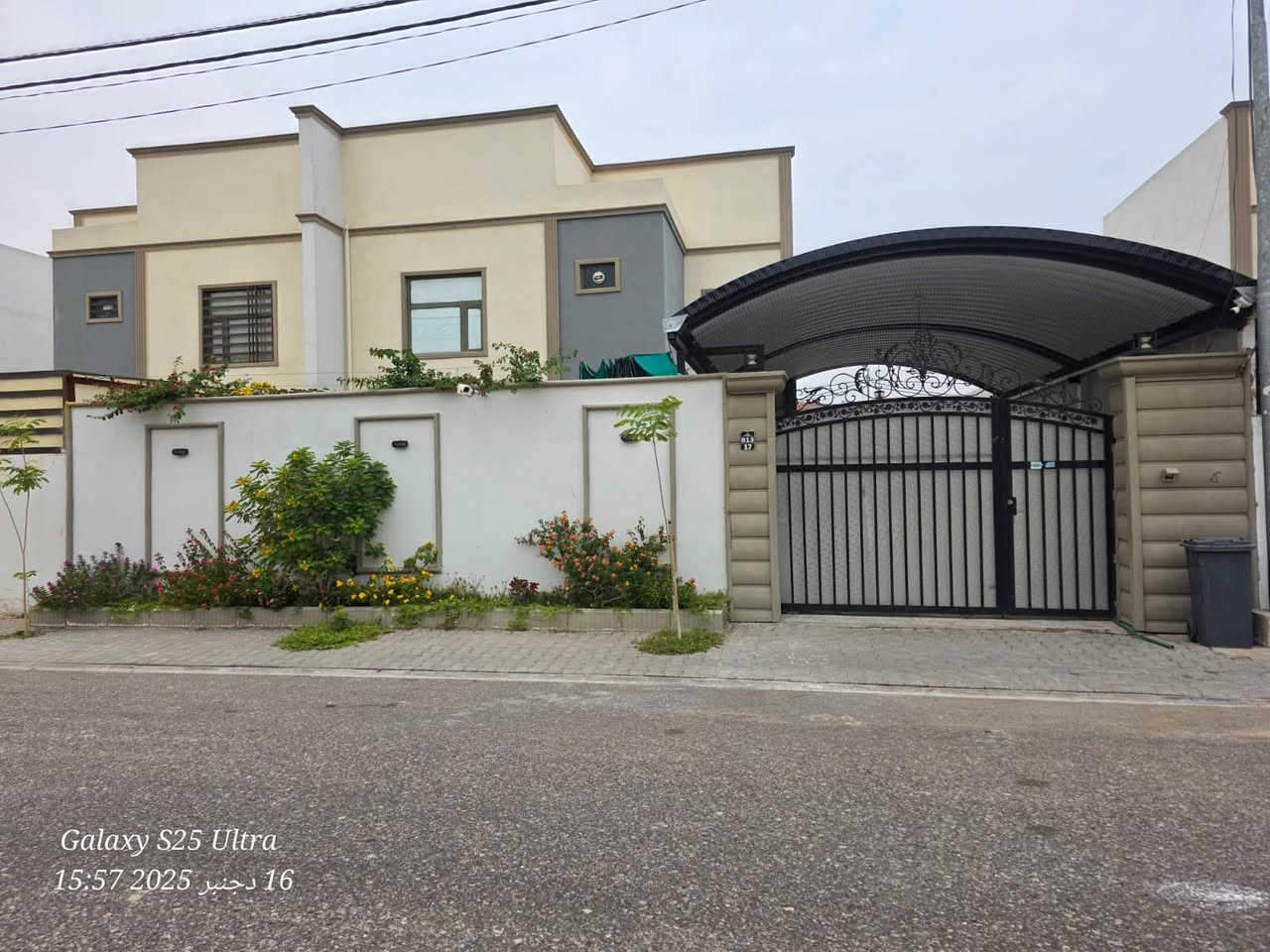 🌹✅(الهم صل على محمد وال محمد)✅🌹

꧁꧂مكتب الكلابي  للعقار ꧁꧂         .         

🟢#عندك_عقار_وتريد_تعرضه_دزه_النا_ولاتشيل_هم🟢

          🟠🟠#عنوان_التميز_والثقه_والابداع🟠🟠

    

 ✅🔰الدار للبيع طابقين في مجمع الأميرات 2🔰✅

🚧🏠المساحه(250 متر موقع مميز قرب بوابة الدخول🏠🚧

سند📄 حر  يباع نقد💰 مع الاثاث   

السياج رافعه ومسويه سحبات 

الباب مغيره مسويه كلاسك

الطارمه مطبكها بورسلين

سقيفه كي سبان
 
حديقه خارجيه و2داخليات

مخزن وره البيت سندوش

الاستقبال جبسون بورد وسحبات

الصاله جبسون بورد وسحبات وديكروات 
البيتونه سحبات 

الكهربائيات رافعهن من الارض ومغيرهن

يحتوي على ثلاث غرف نوم 🛌 

الاثاث الموجود
تخم ستقبال 
تخم صاله
كاونتر حار وبارد 
غرفة نوم تركيه
4سبالت 
غسالة صحون
جرابي نوم اطفال عدد 4
فلتر ماء كبير مخزن سندوش 

👈السعر 240 مليون 💵

للإستفسار أكثر يرجى التواصل على الرقم الموجود 

 🟢تابع الحساب لتصل لكم كافه المنشورات 🟢

  ☎️*********** علي الكلابي وأت ساب

 

              نستقبل عروضكم على مدار 24⏰ الساعه
