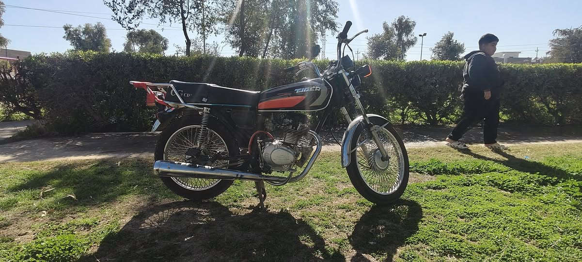 دراجه نامه برو للبيع موديل21  كهربائيات ما بيهن عيب دراجه حلوه مكاني كركوك السعر 450 بي مجالل
رقم + وتس ***********
