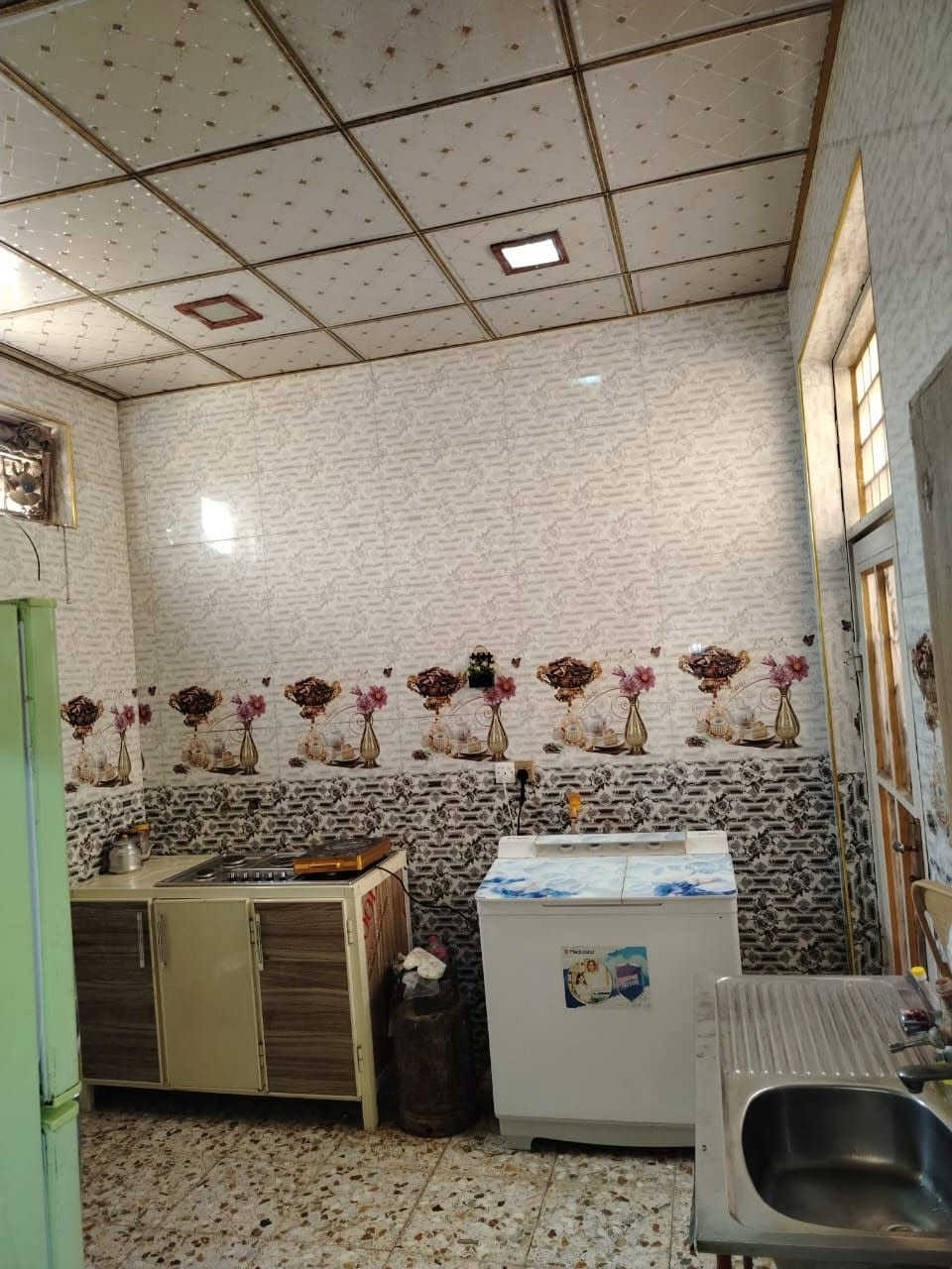 بيت للبيع نهاوند قرب البطاقه الوطنيه ركن مساحة 160متر ع سايدين  وحديقة 
***********
