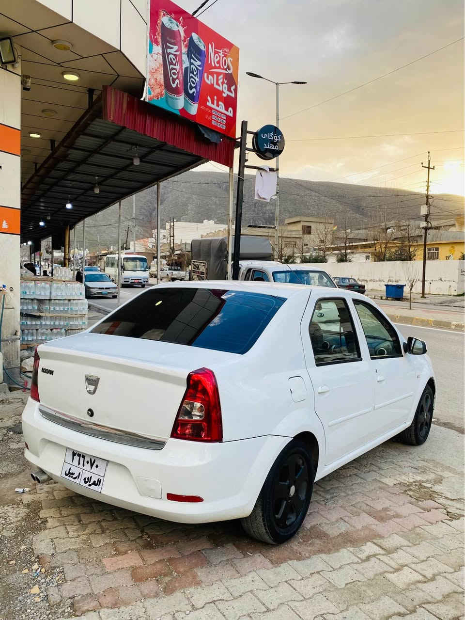 رینۆ داسیا ٢٠١٢
گێرومەكینەو كارەبایاتی بەشەرتە
٤تای لۆك سەیارە دیناری مەسرەفی نیە
هەمو جیانی بەشەرتە
نقوستانی نیە لەسەر بیلادیە
سەیارە بەس ئەوەلایتیبەشەرتە بەناو شەریكەیە
سحر٣٢ مجال
*********** واتساپ أربيل, العراق
