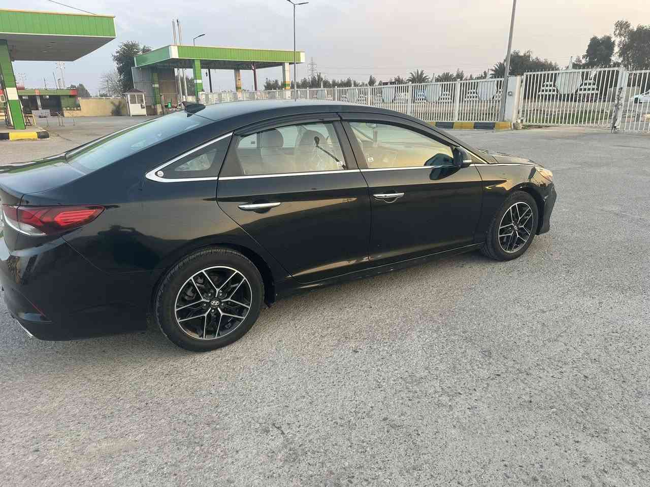 ‏سلام عليكم سوناتا موديل 19 وارده أمريكي ضرر جامرلغ وباب السيارة جاهزة من كل شيء مكينة صدر ضخم تاير سنوية هزة أرقام كله جديد السعر 107 مكان السيارة ديالى رقم السيارة ديالى ملاحظة يعني السيارة بيها أربع قطع صبغ(***********
