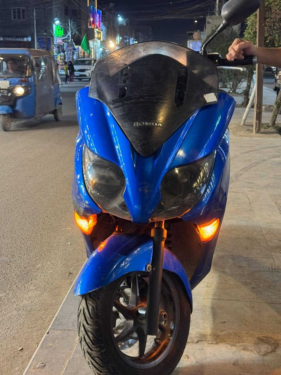 سلام عليكم دراجه
اس سفن
اربع تحويلات
مكينه بيضه مو سوده
بصمه وسويج طوارء
دراجه جاهزه وخير من الله
تفاصيل اكثر
***********
