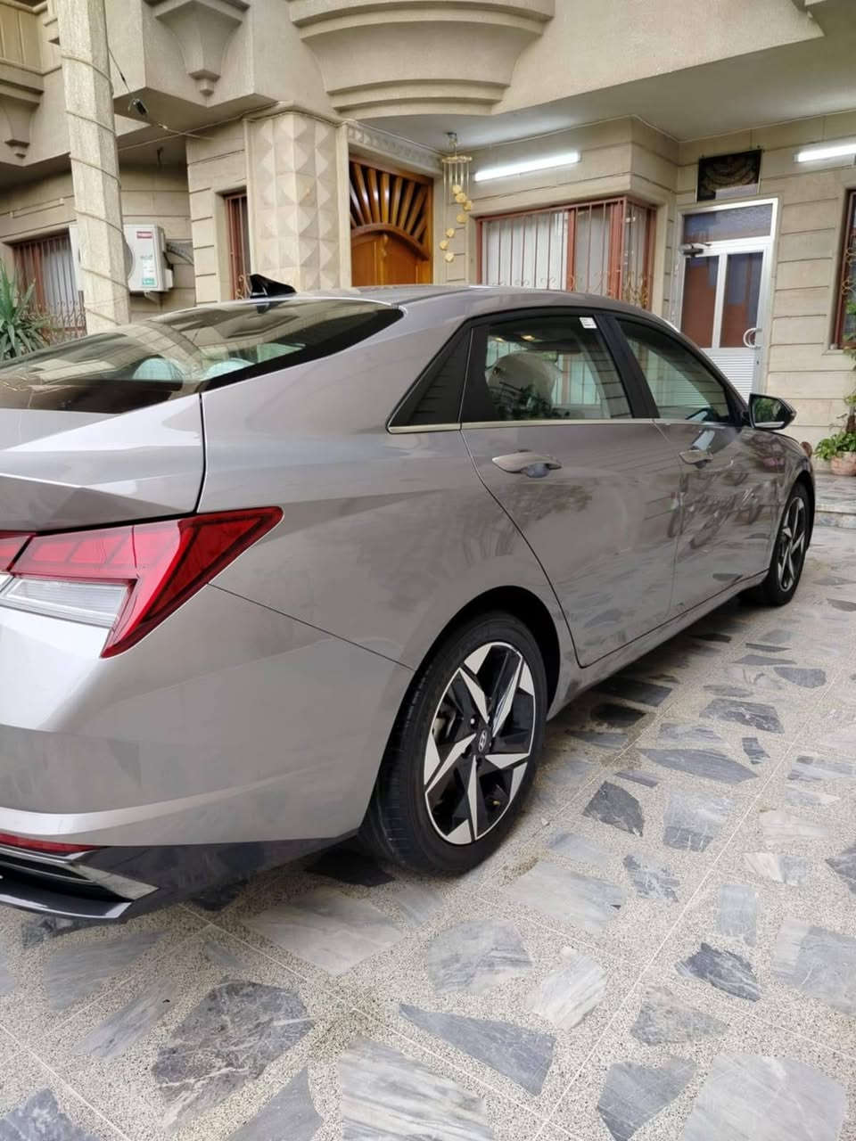 السلام عليكم... النترا 2022 وارد أمريكي كلين حادثه فقط سرقة مازده أمامية فول شمالي ماشية 75 وقابل للزيادة صارت عندي بيه بارد بالهلال الخلفي اربع اصابع وعفته ع وضعة باقي السيارة كفالة عامة العنوان بابل حي الجزائر 
*********** 
السعر خابرني وتدلل
