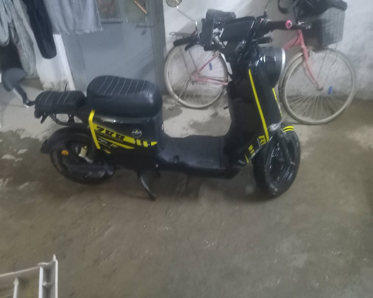 السلام عليكم دراجه R11 انضيف بطاريات نظيفه 30 نبير  العنوان بغداد رقم ***********سعره الدراجه 500بيه مجال
