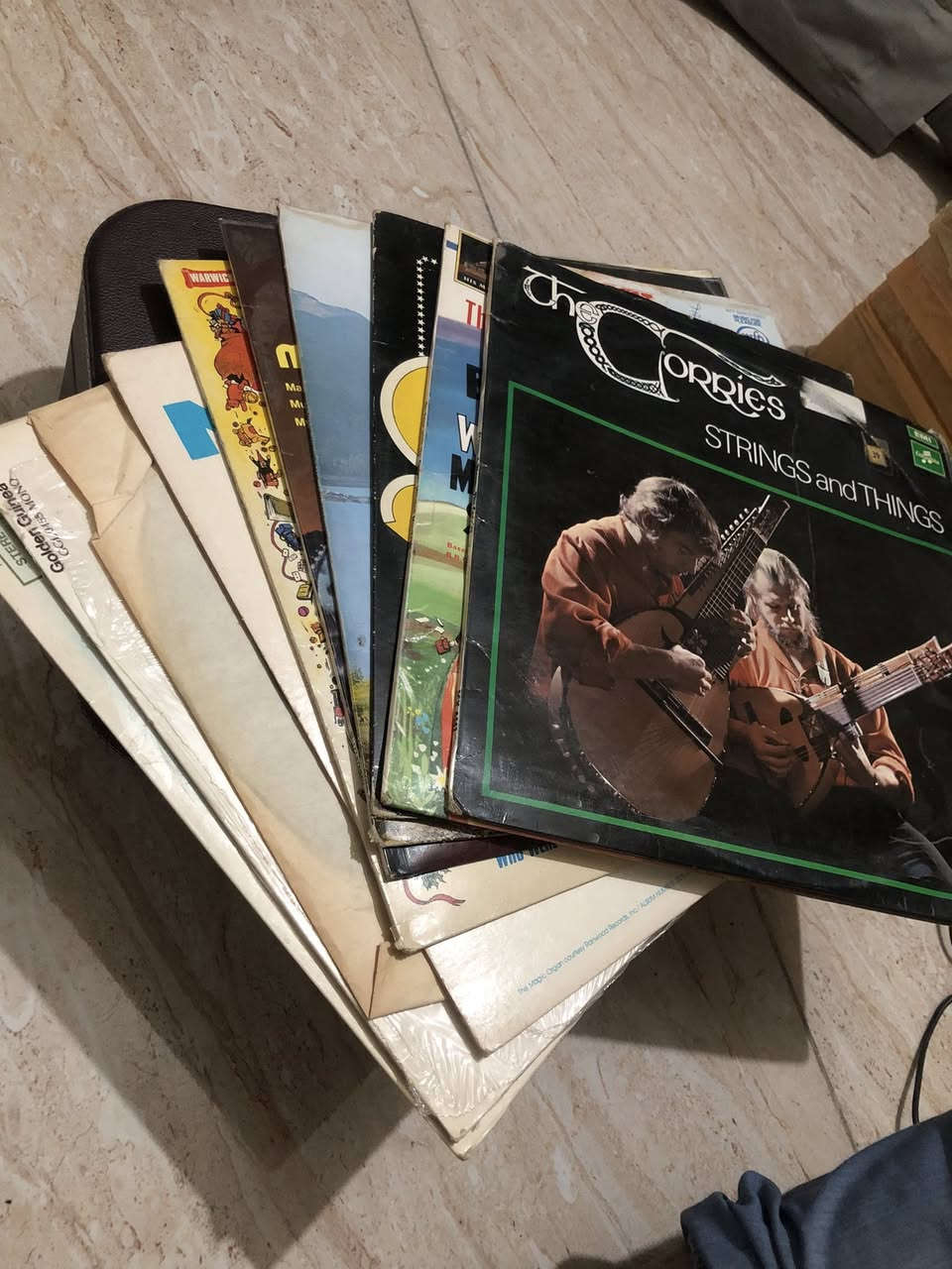جهاز كرام فون جديد بالكارتونه بعدة ما مستخدم مع 10 اسطوانات اجنبي للاستفسار راسل الصفحة او اتصل على الرقم ***********
