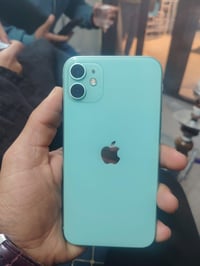 ايفون 11 • بطارية 74% • فيس تام